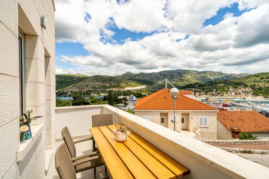 Villa Diana: Bayside View Beauty - a romantic home
