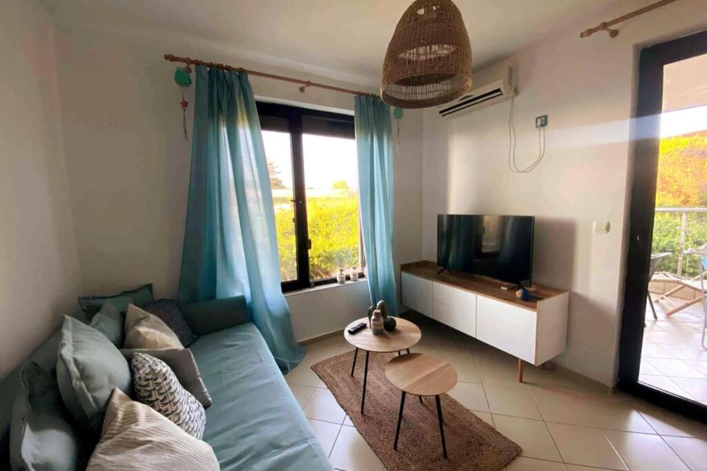 Seaview dreamy apartment with a pool and garden view 3