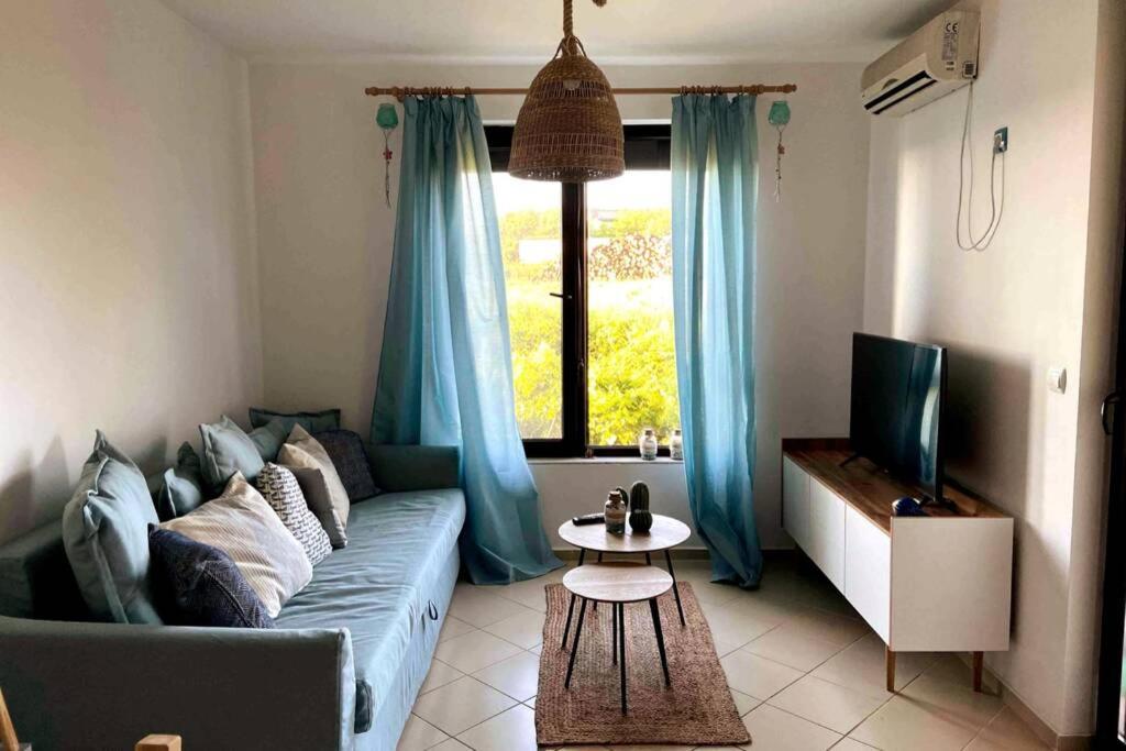 Seaview dreamy apartment with a pool and garden view 4