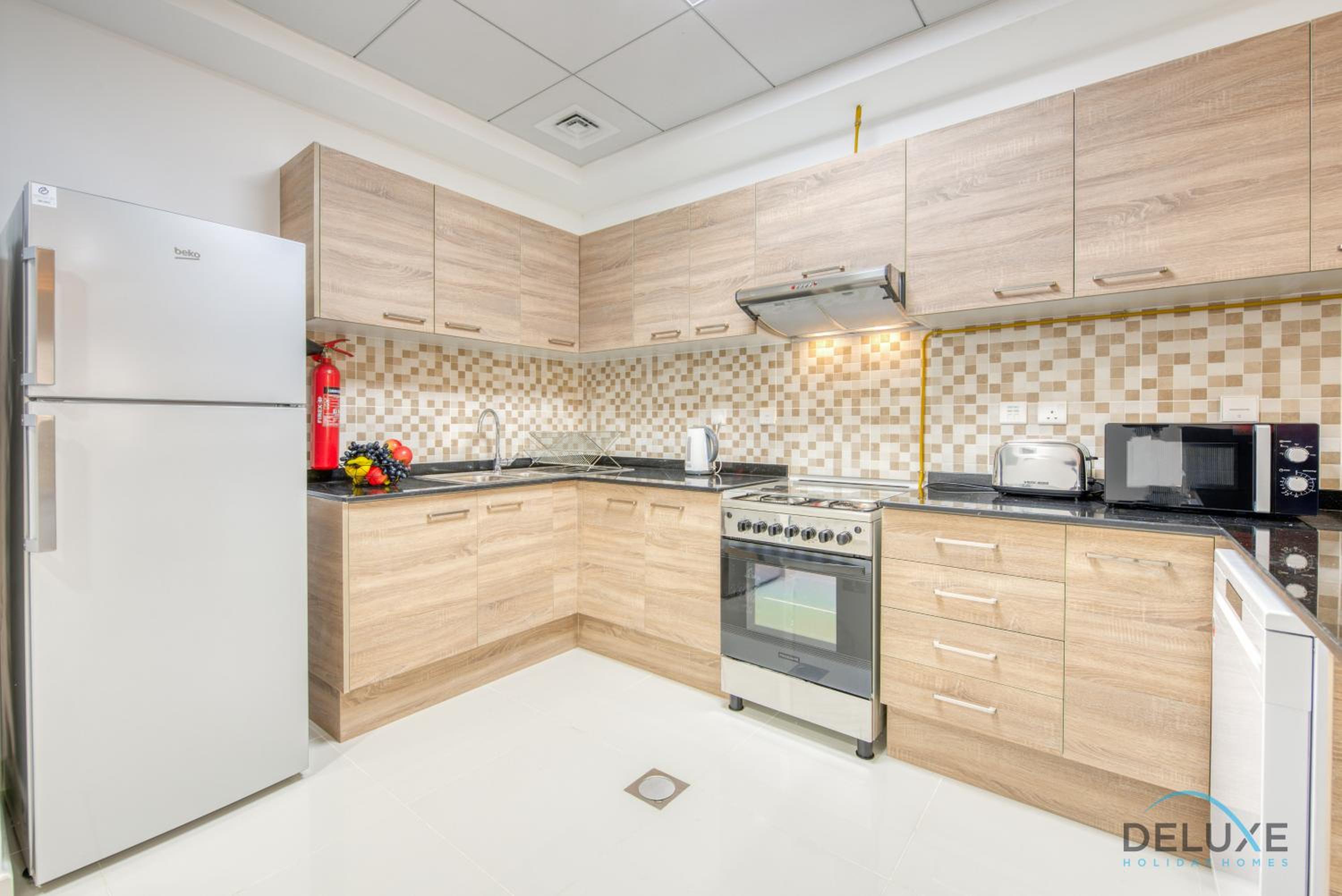 Sunny 1BR at Canal Residences West Dubai Sports City by Deluxe Holiday Homes, photo 17