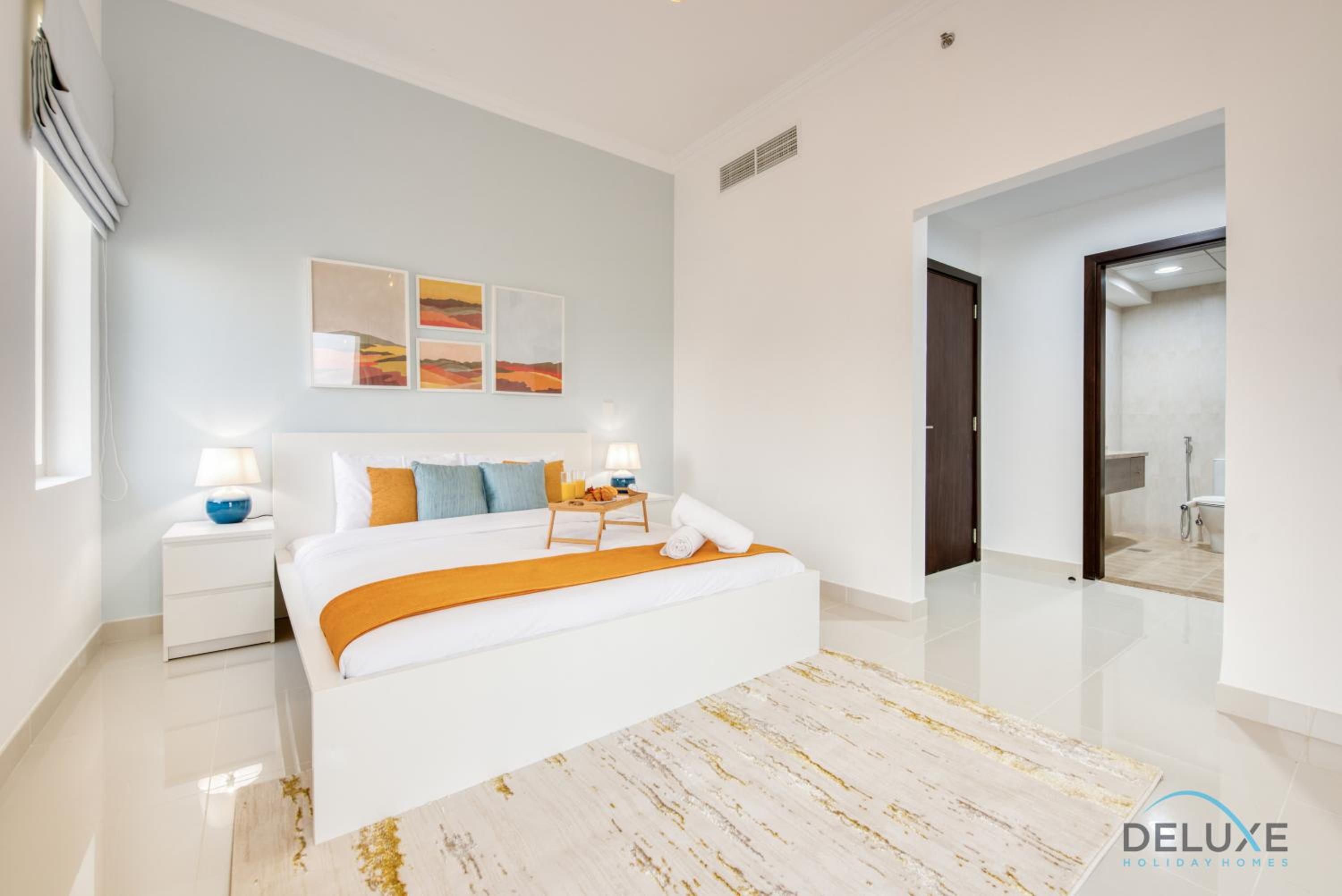 Sunny 1BR at Canal Residences West Dubai Sports City by Deluxe Holiday Homes, photo 6