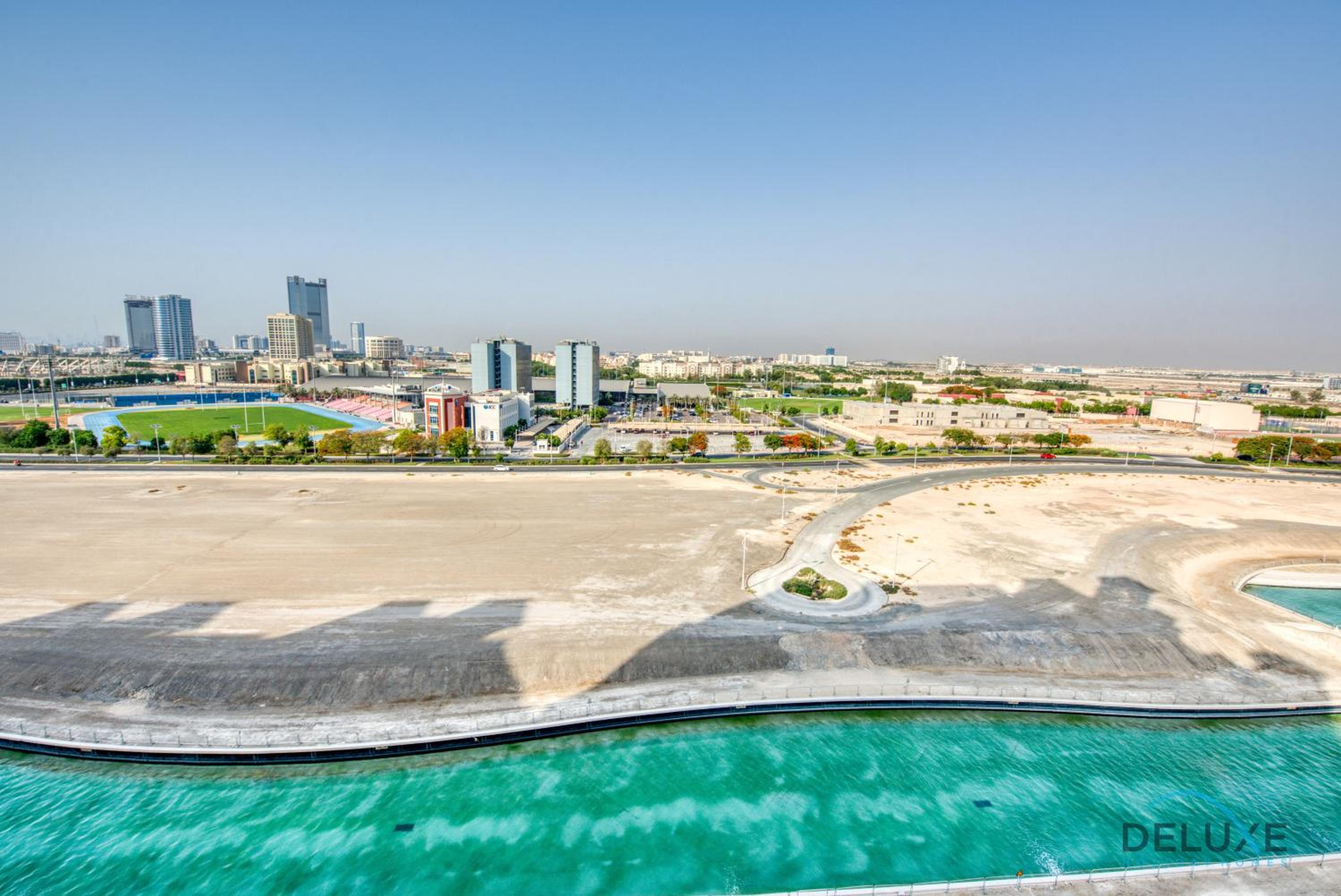 Sunny 1BR at Canal Residences West Dubai Sports City by Deluxe Holiday Homes, photo 8