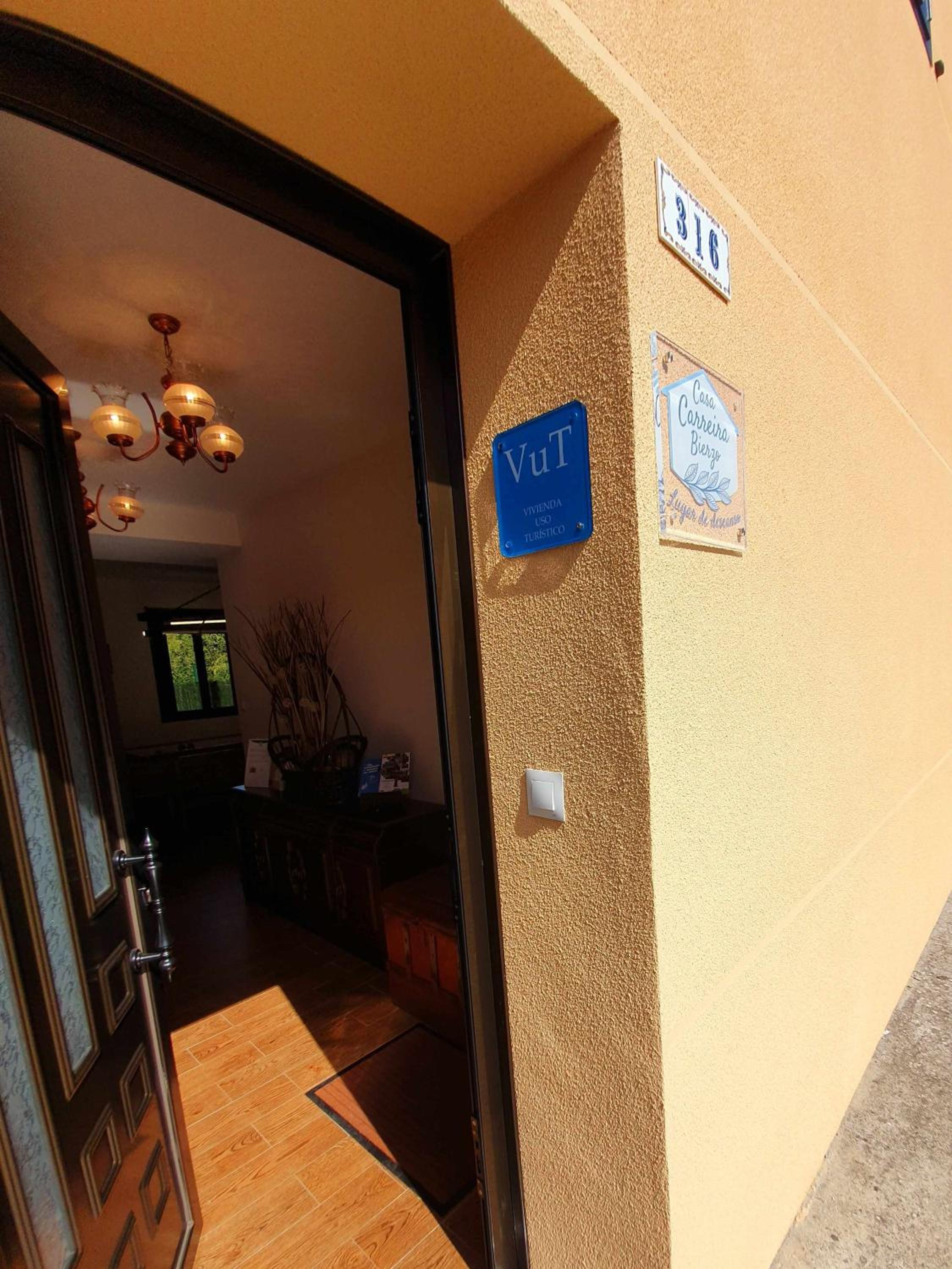 Casa Carreira Bierzo view 2