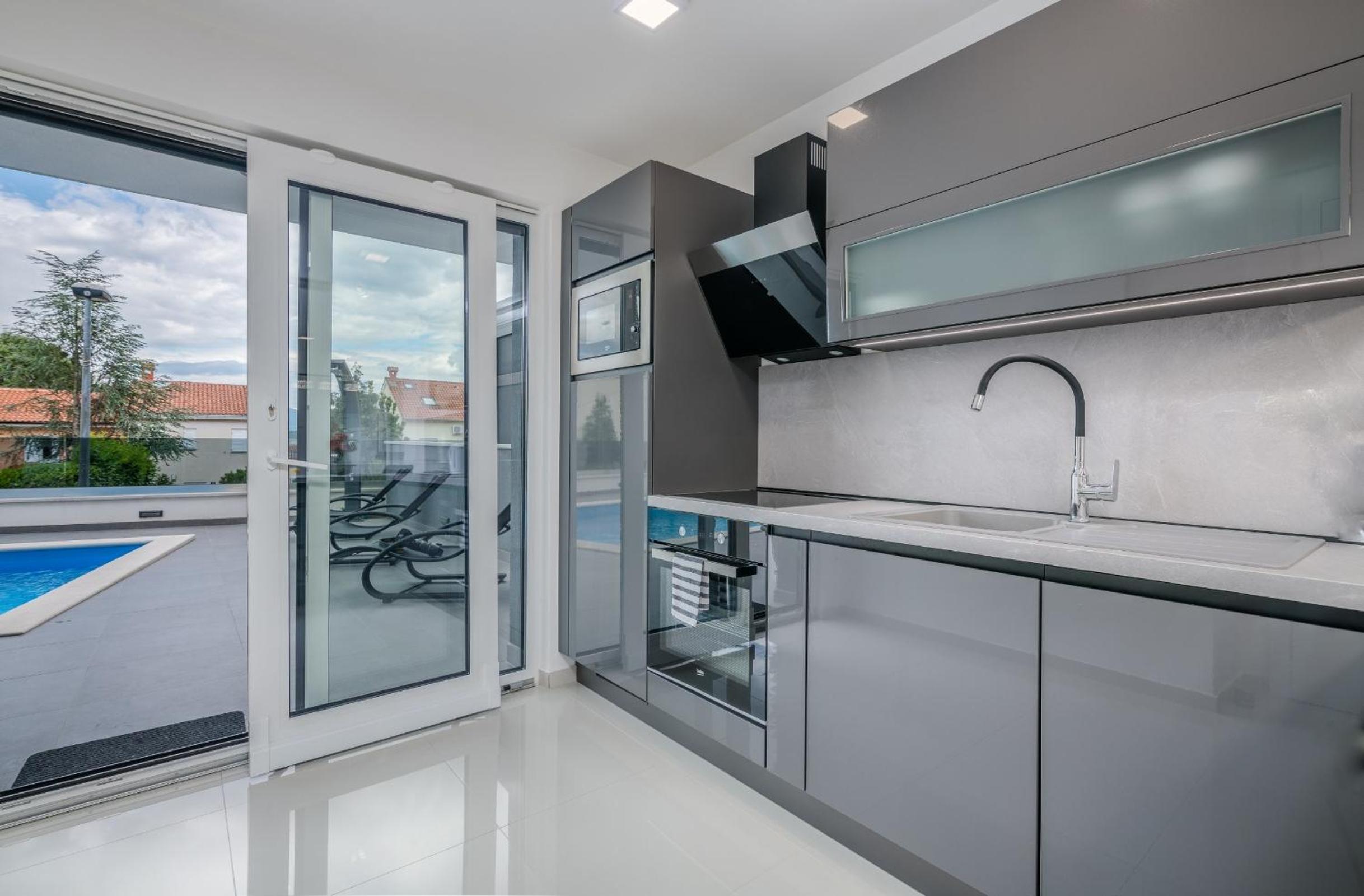 King Luxury Apartment with Private Pool view 4