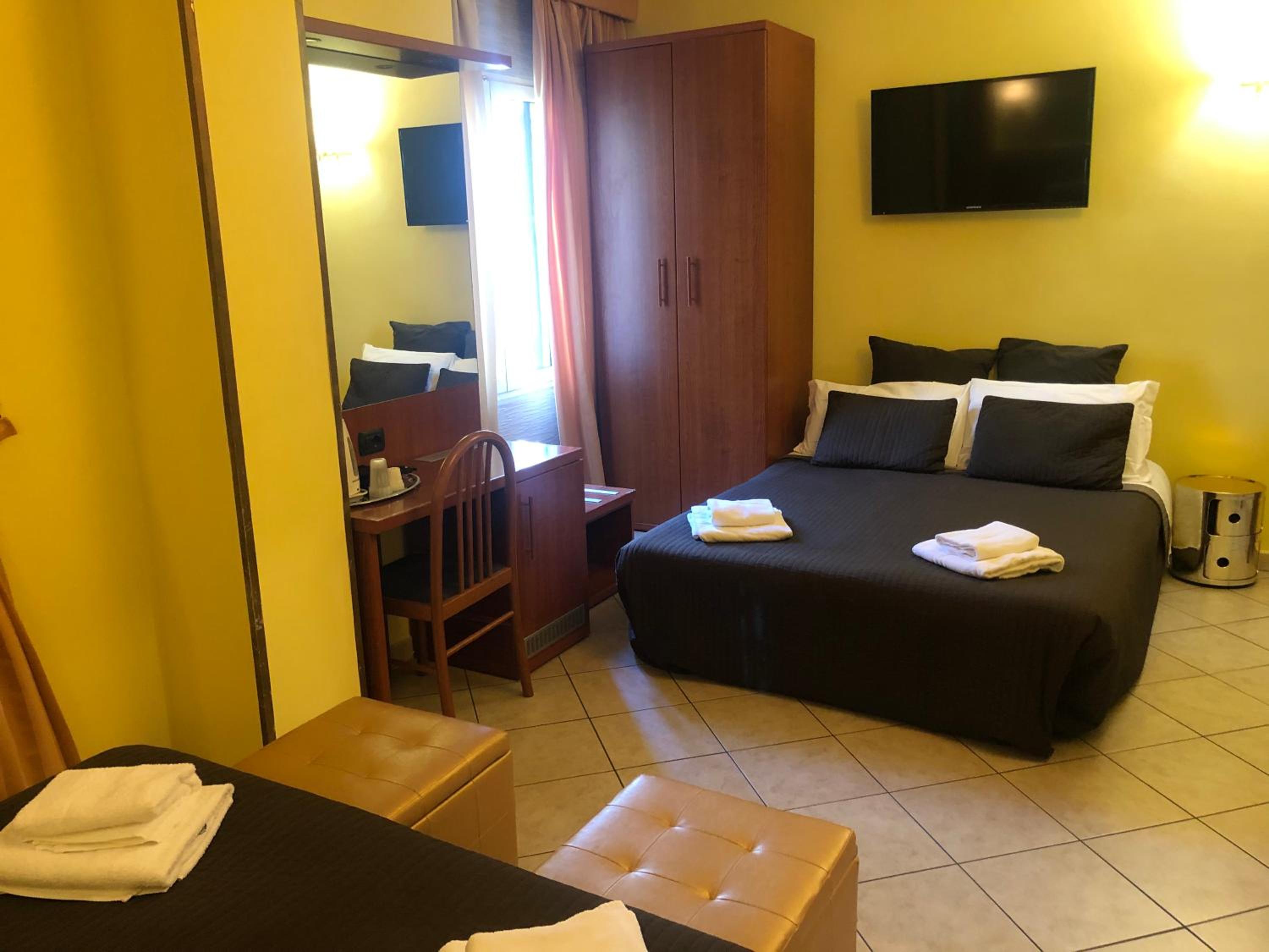 IN Roma Vale&Hillary colosseo b&b