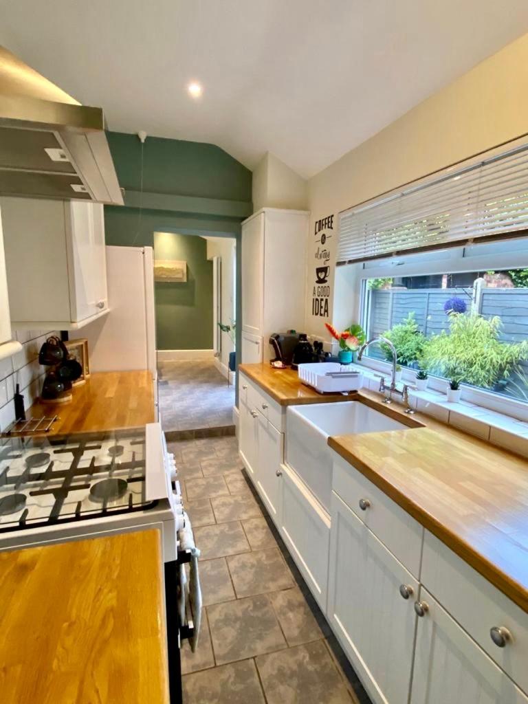 Cathedral Quarter House with free Secure Driveway Parking for 2 Cars, photo 20