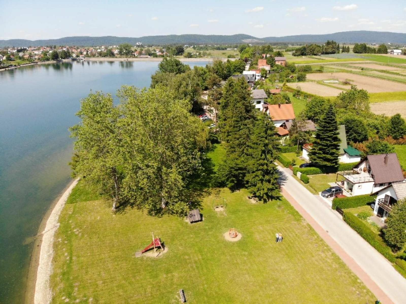 Vila Kosjenka on lake Sabljaci view 2