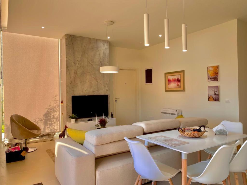Pacific 2 Bedroom Villa Palase