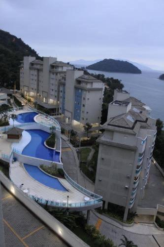 Apartamento com cobertura em Porto Real Suítes