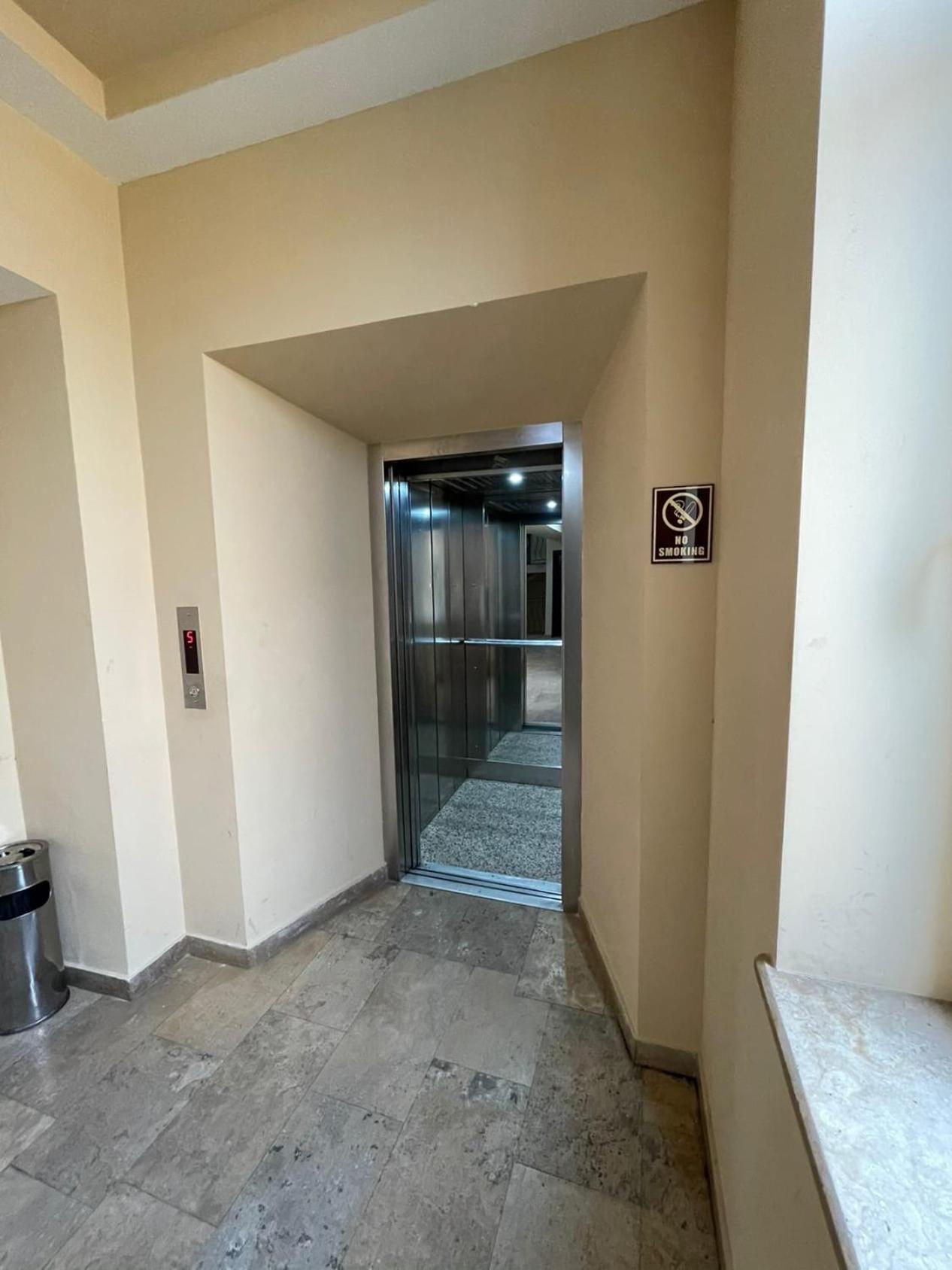 Armenak Apartment No 8, Abovyan Street