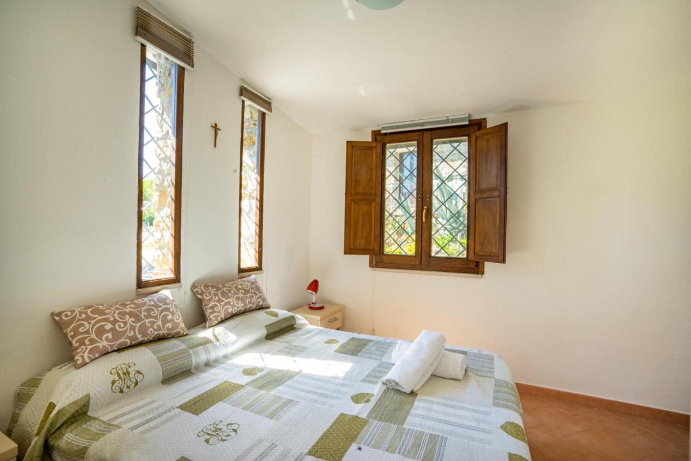 La Mandrolla - Overlooking Trentova Bay view 4