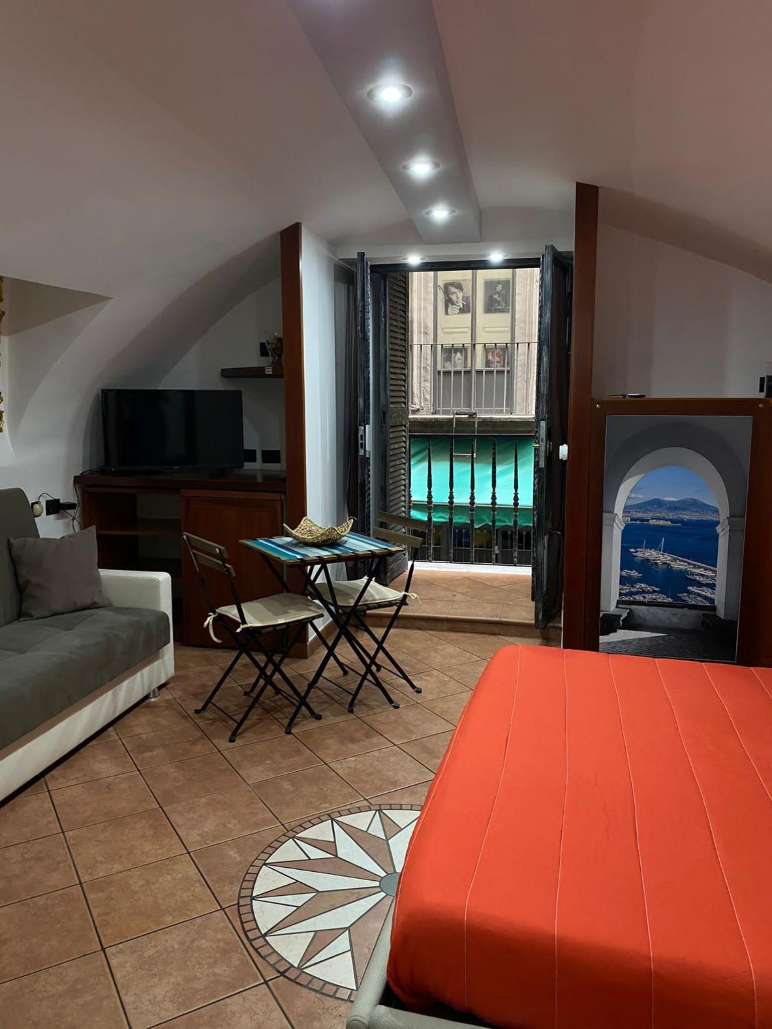 Home in love: balconcino spaccanapoli