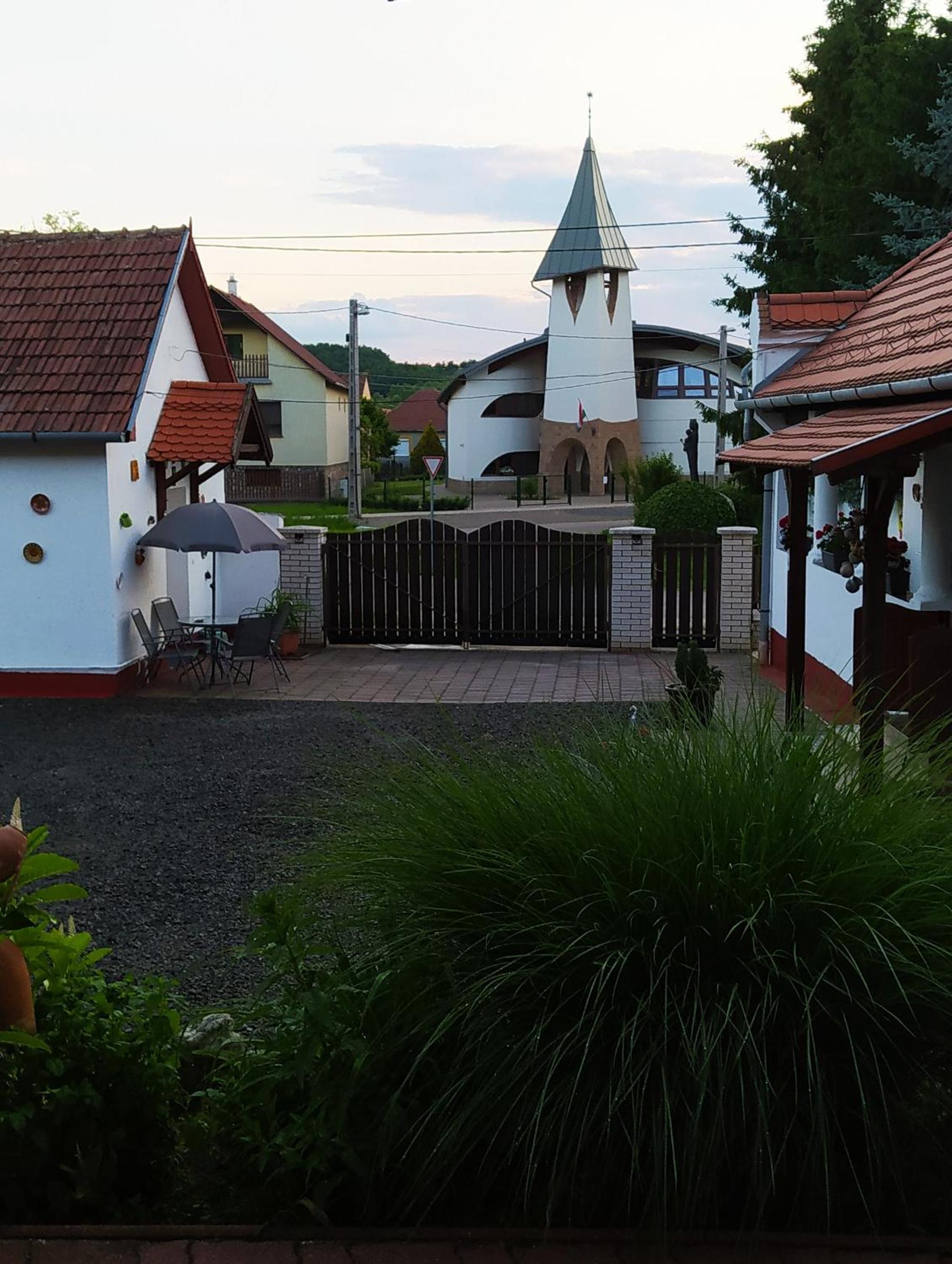 Photo 42