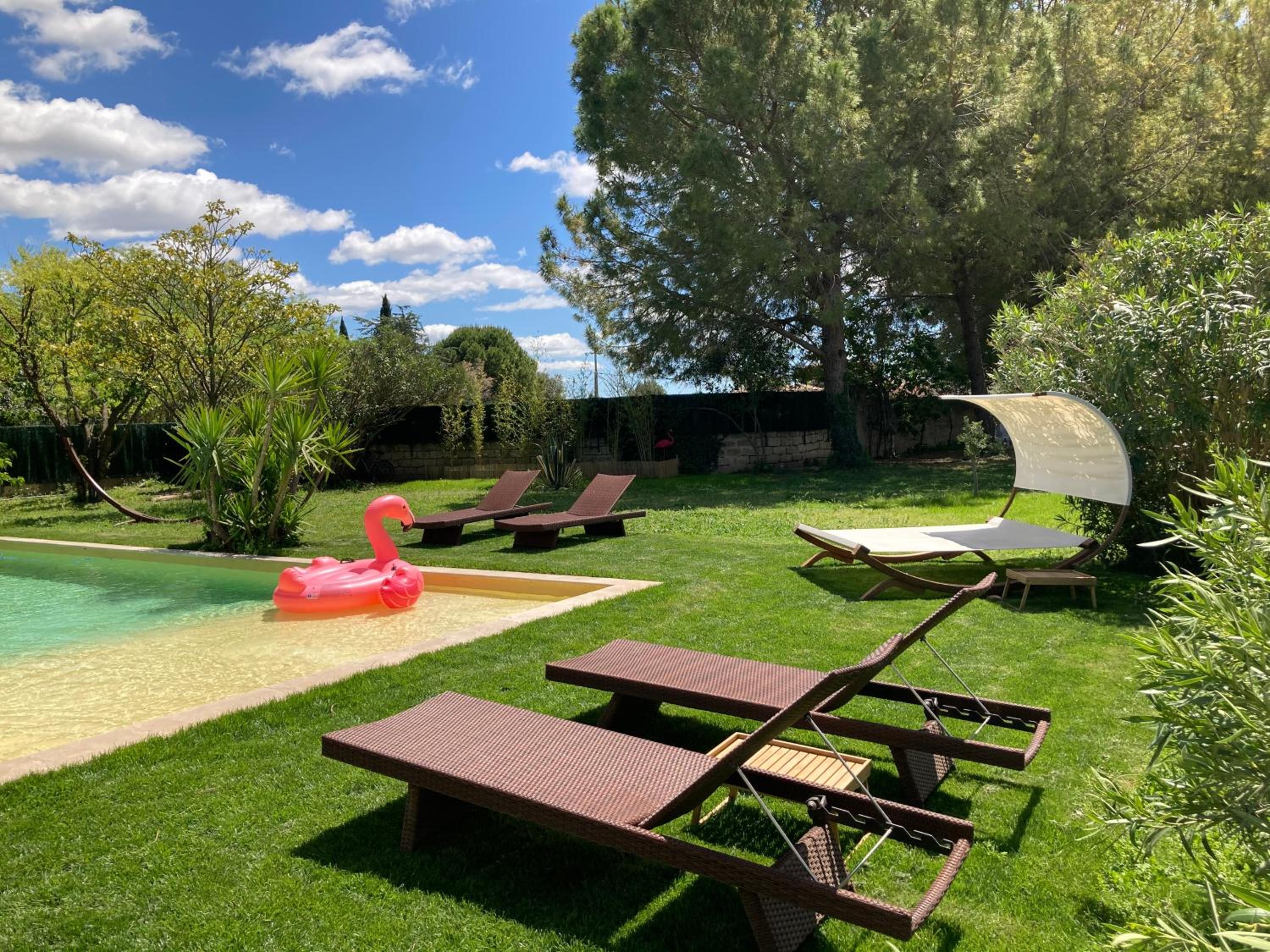 Le Patio, chambres d hôtes pour adultes en Camargue, possibilité de naturisme à la piscine,