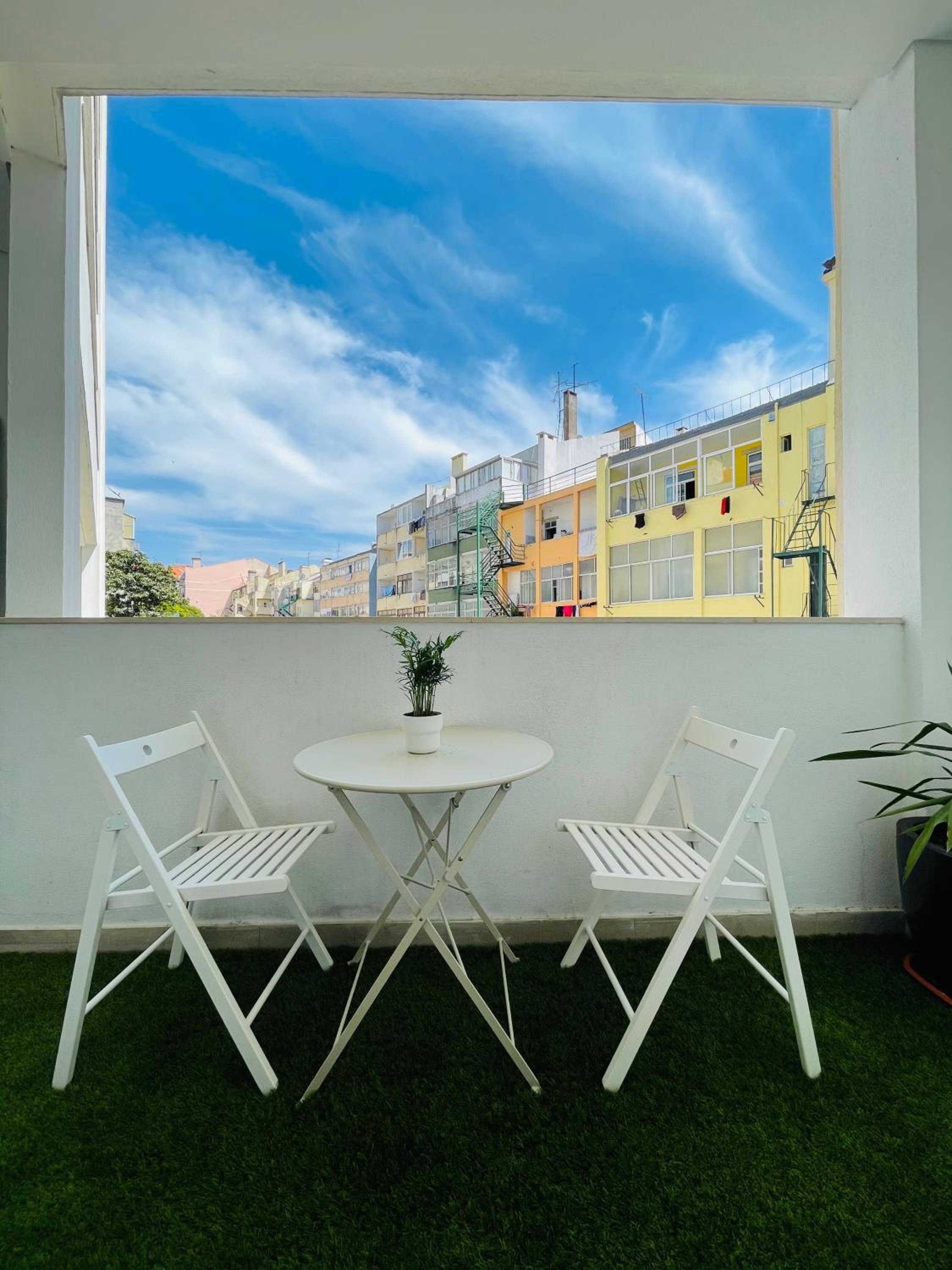 Sunny Arroios Apartment view 4