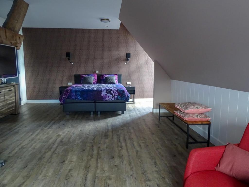 Photo 18