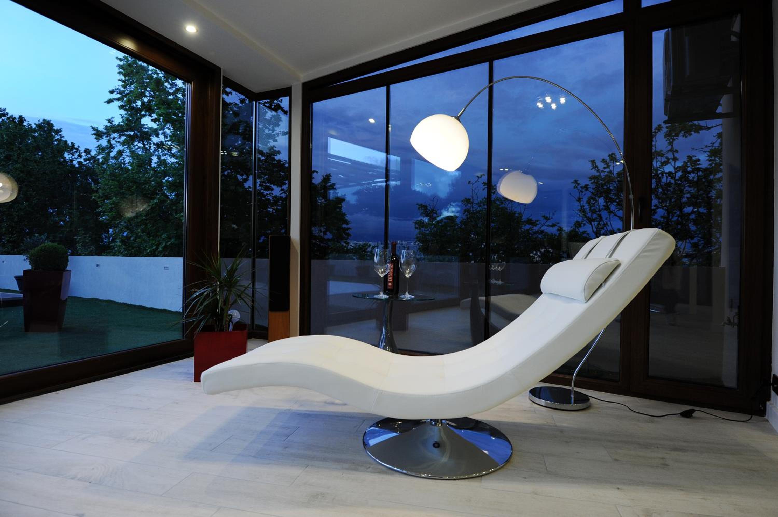 Feel Good Penthouse With Jacuzzi view 2