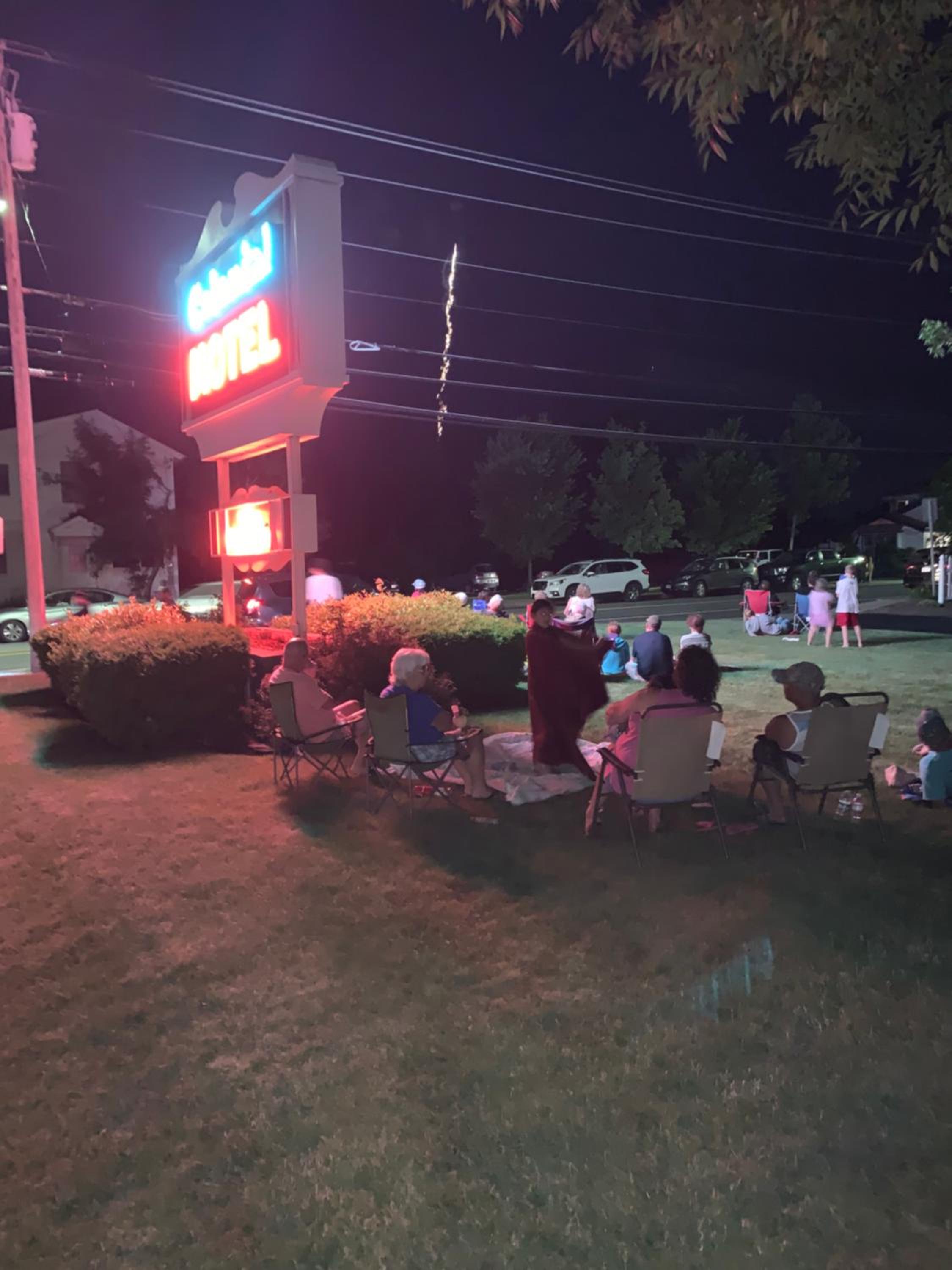 Colonial Motel