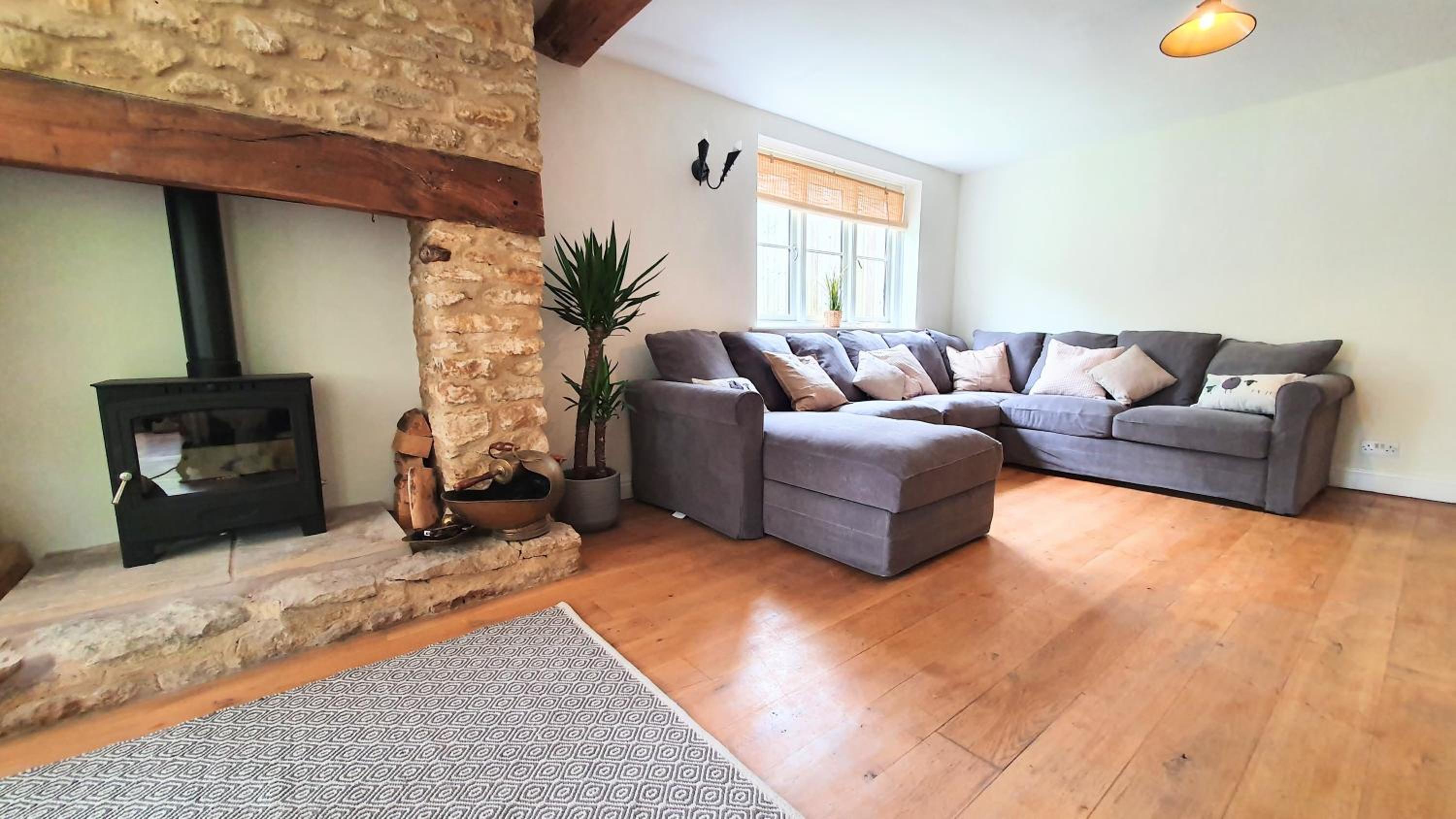 Glenfield Cottage - Secluded Luxury deep in the Oxfordshire Countryside view 3