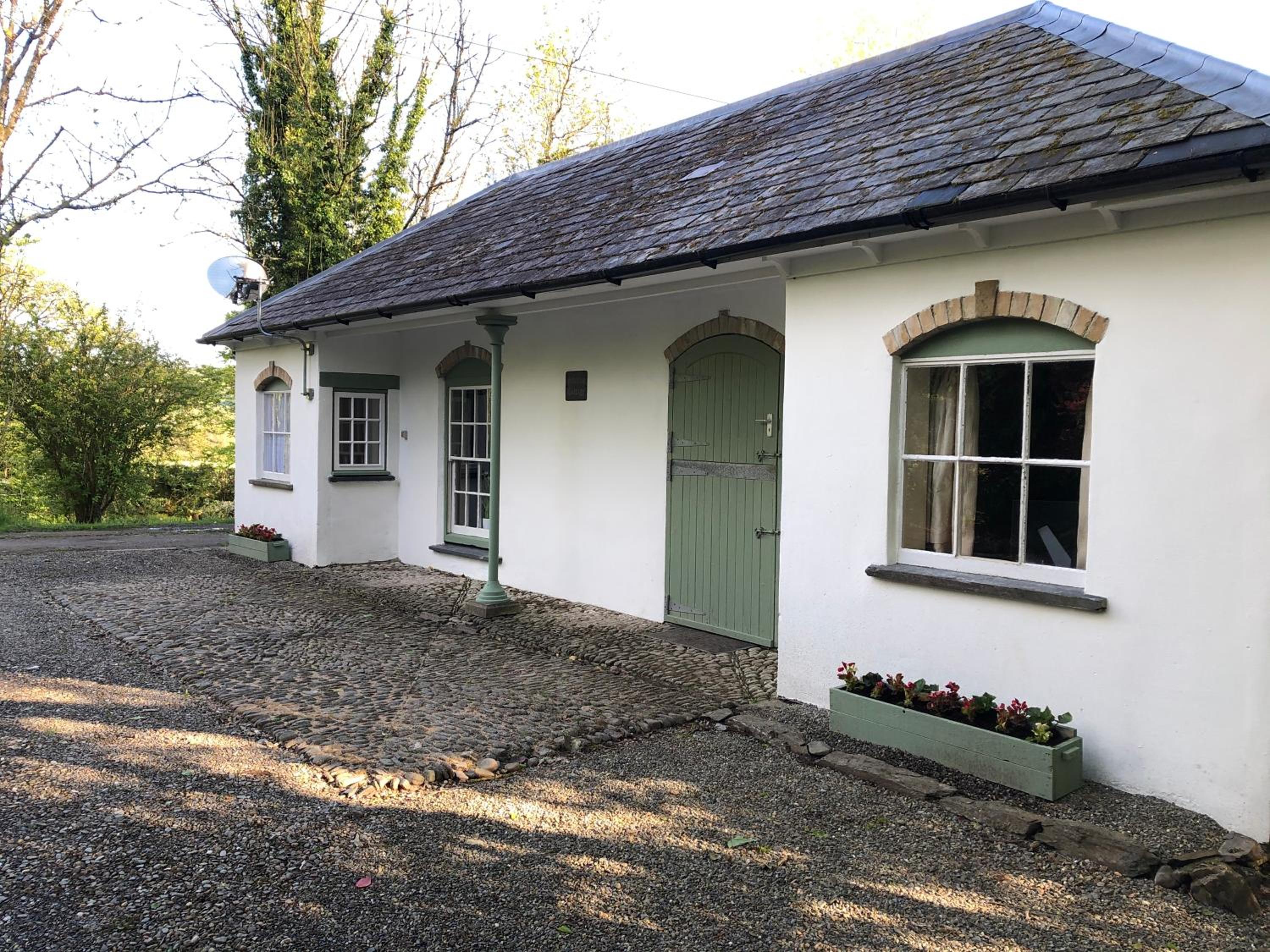 Idyllic Location, Stunning Views, Relax Refresh in Peace Comfort view 2