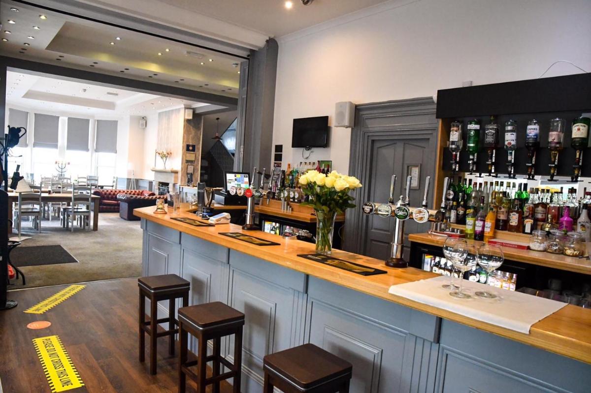 bar