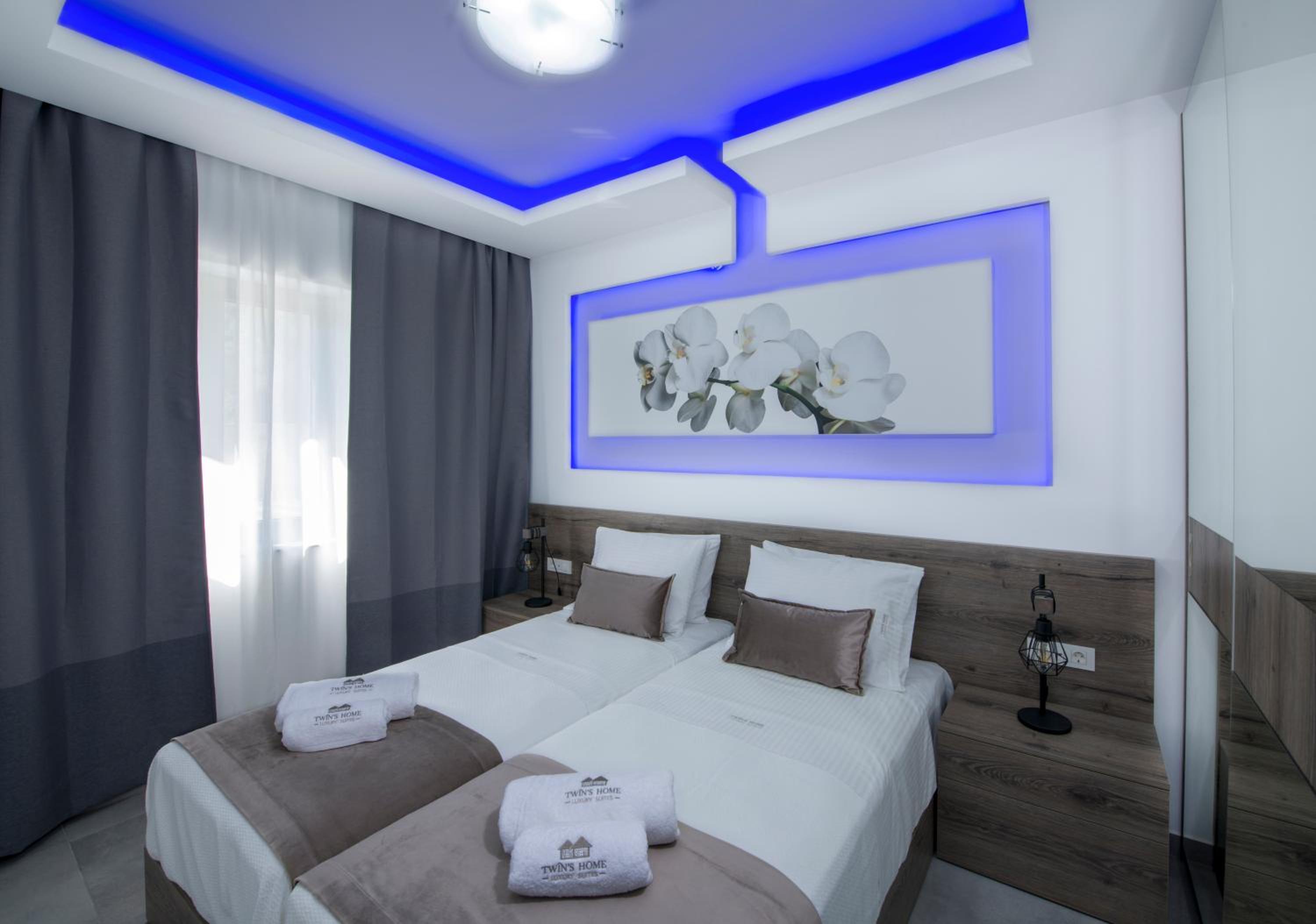 Twin's Home Luxury Suites photo 4