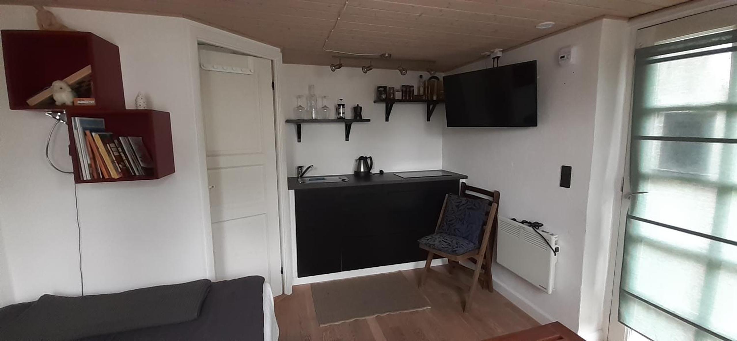 Cozy tiny room, mini kitchen and bathroom view 4