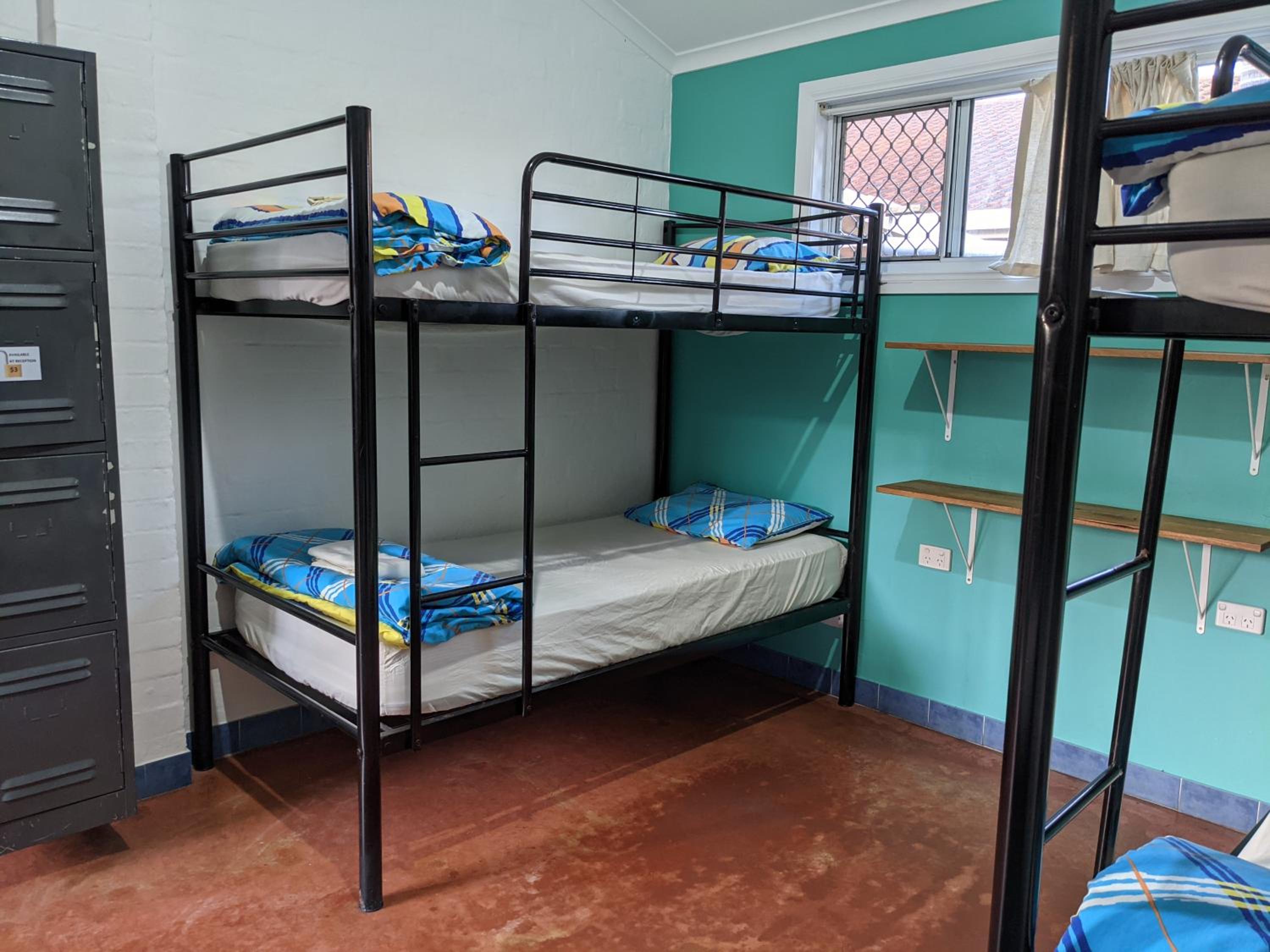 Ozzie Pozzie Backpackers
