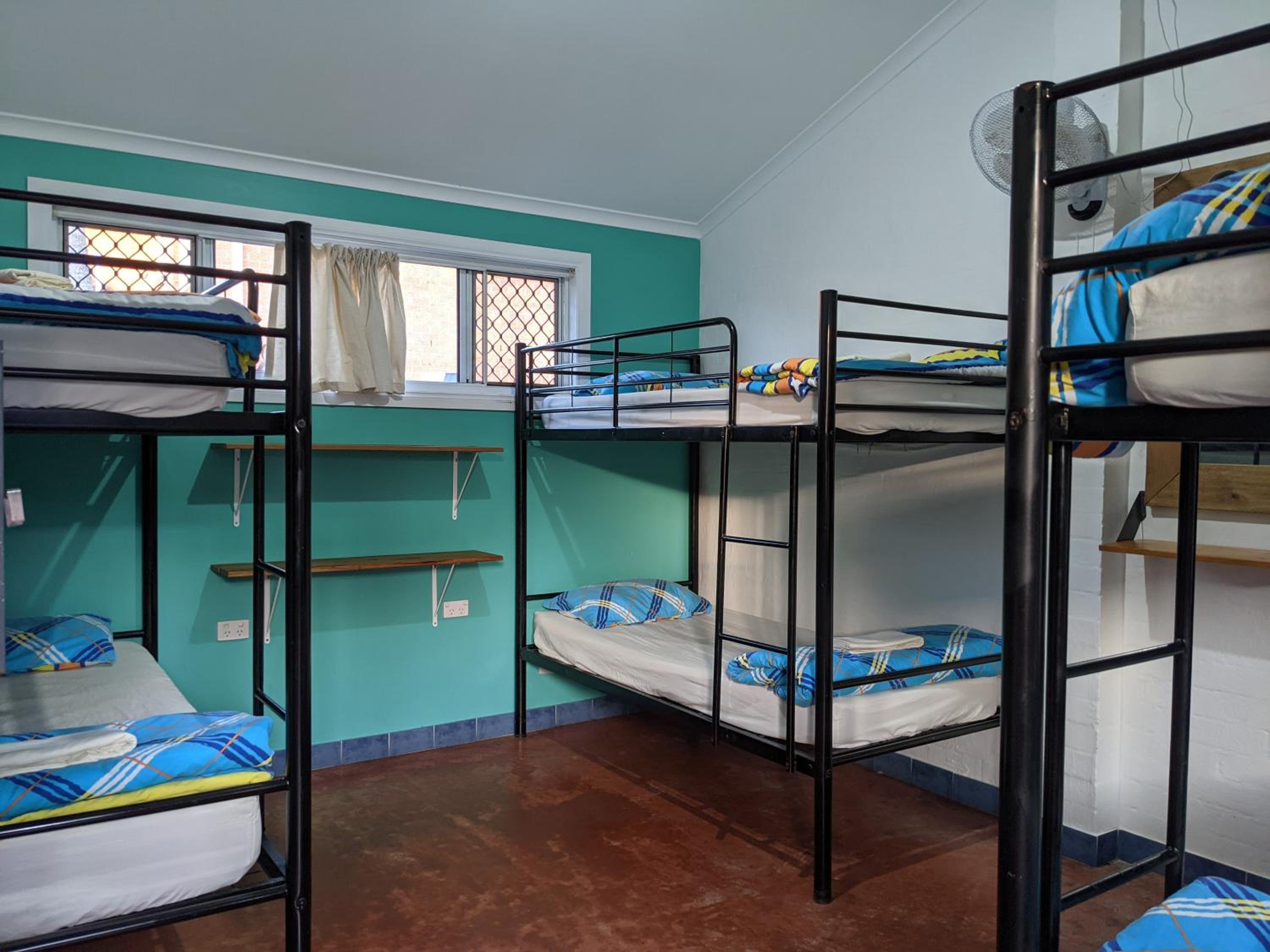 Ozzie Pozzie Backpackers