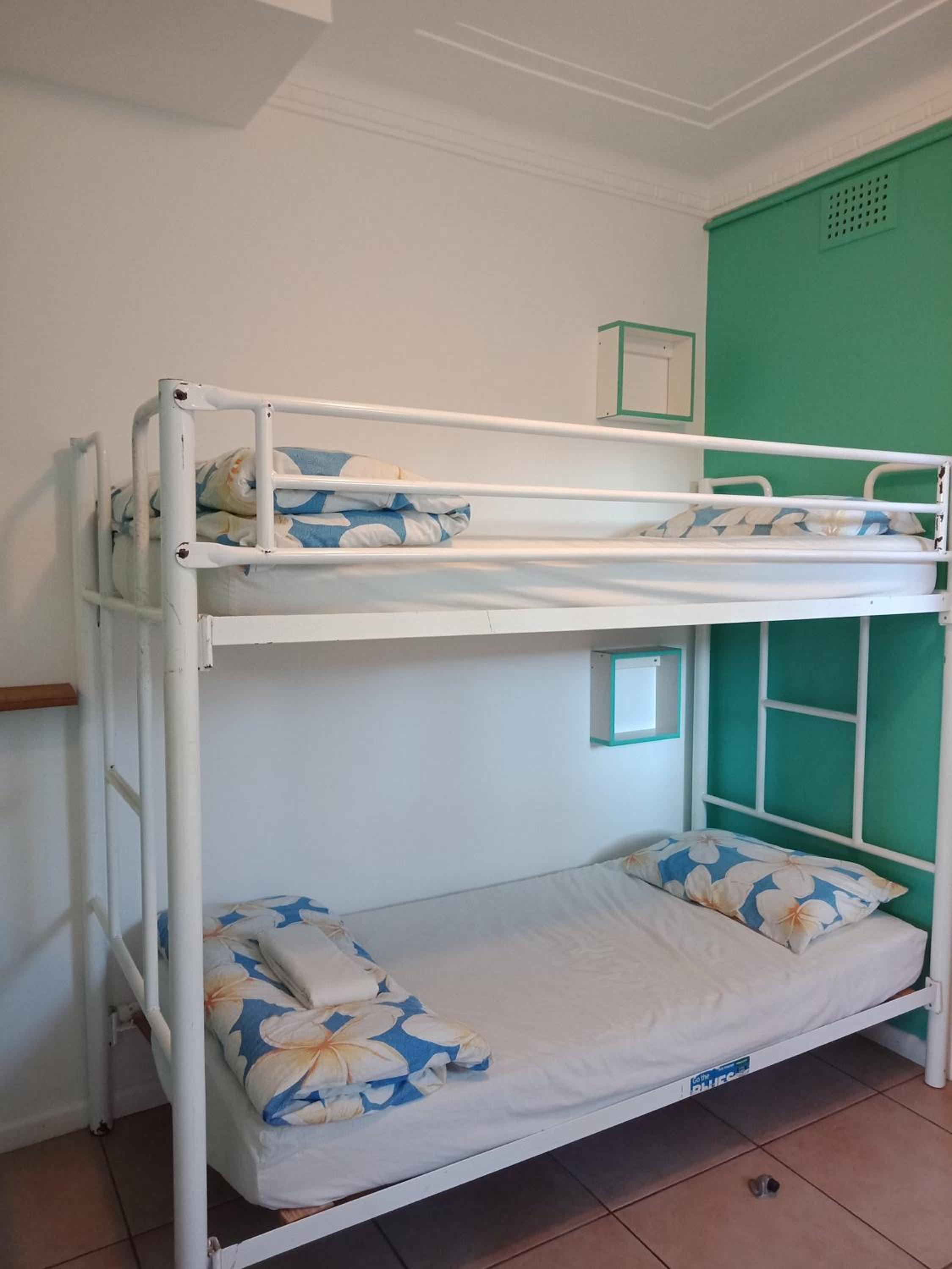 Ozzie Pozzie Backpackers