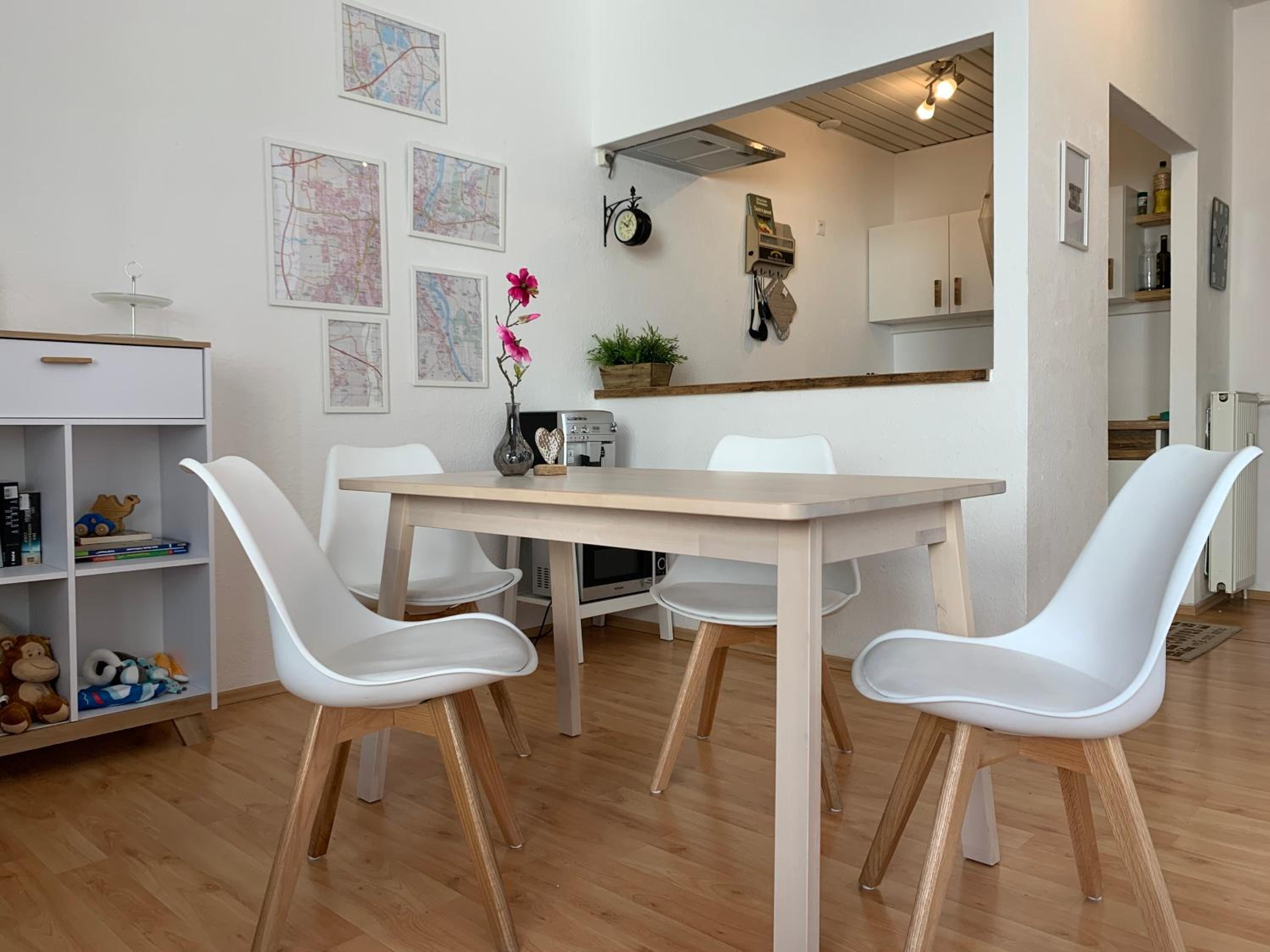 Helle Wohnung in TOP-Lage, Hasselbachplatz - Altstadt, W-LAN, 4 Schlafplätze