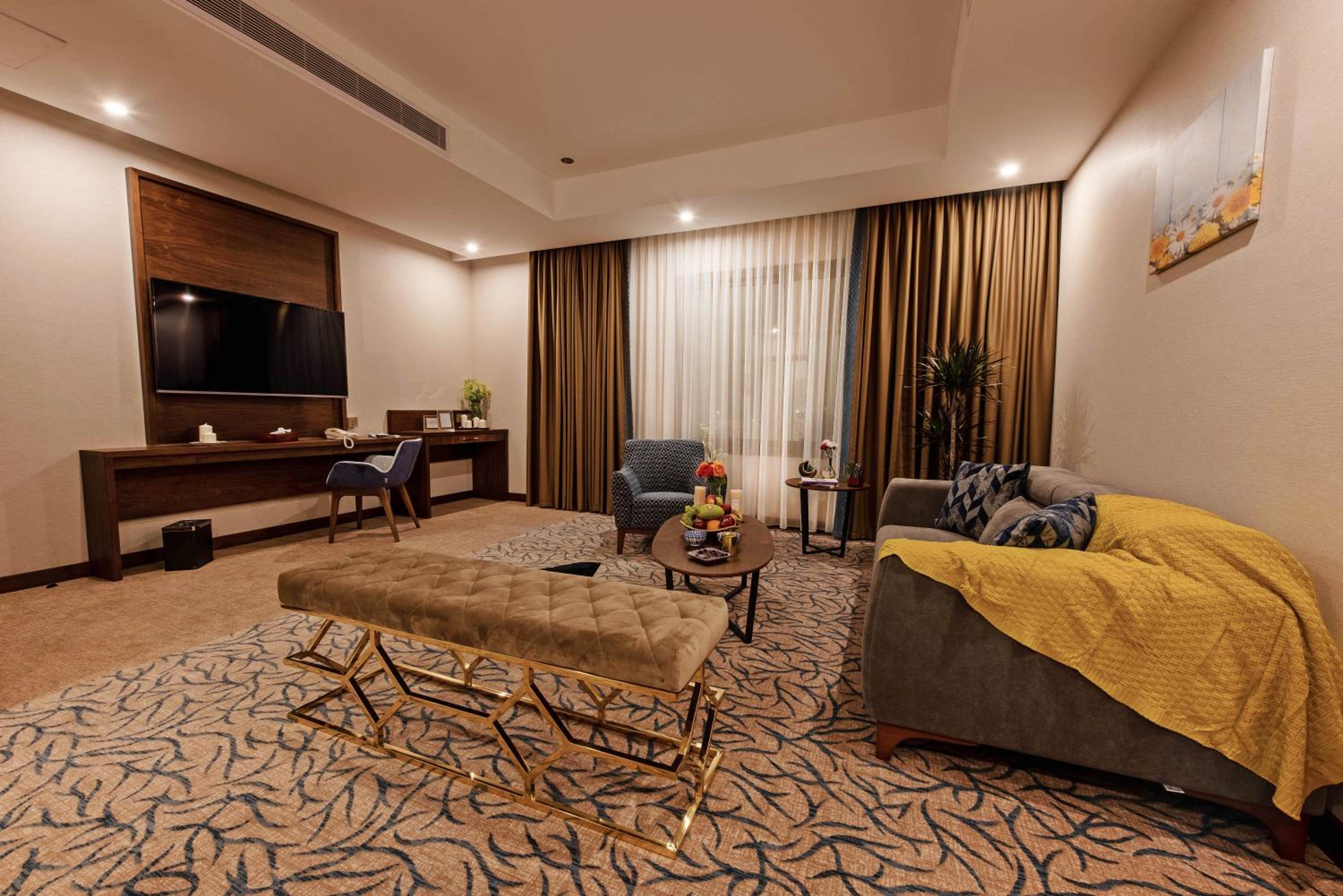 Sunday Emerald Hotel