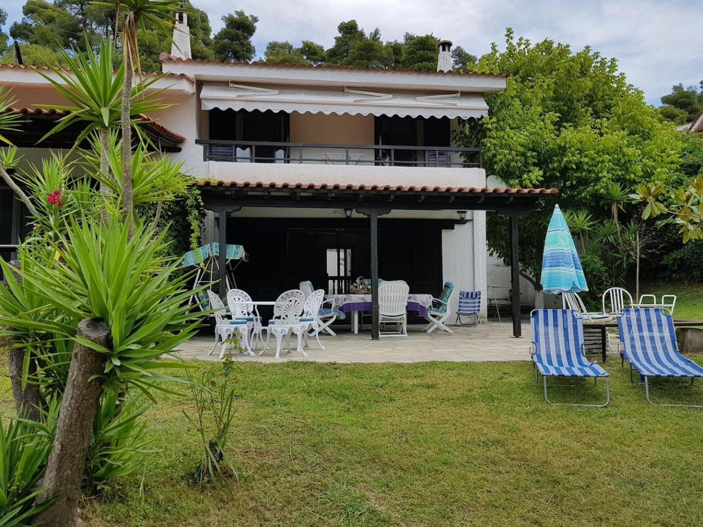 Beachfront Villa - 100m to Beach - Sleeps 10 photo 2