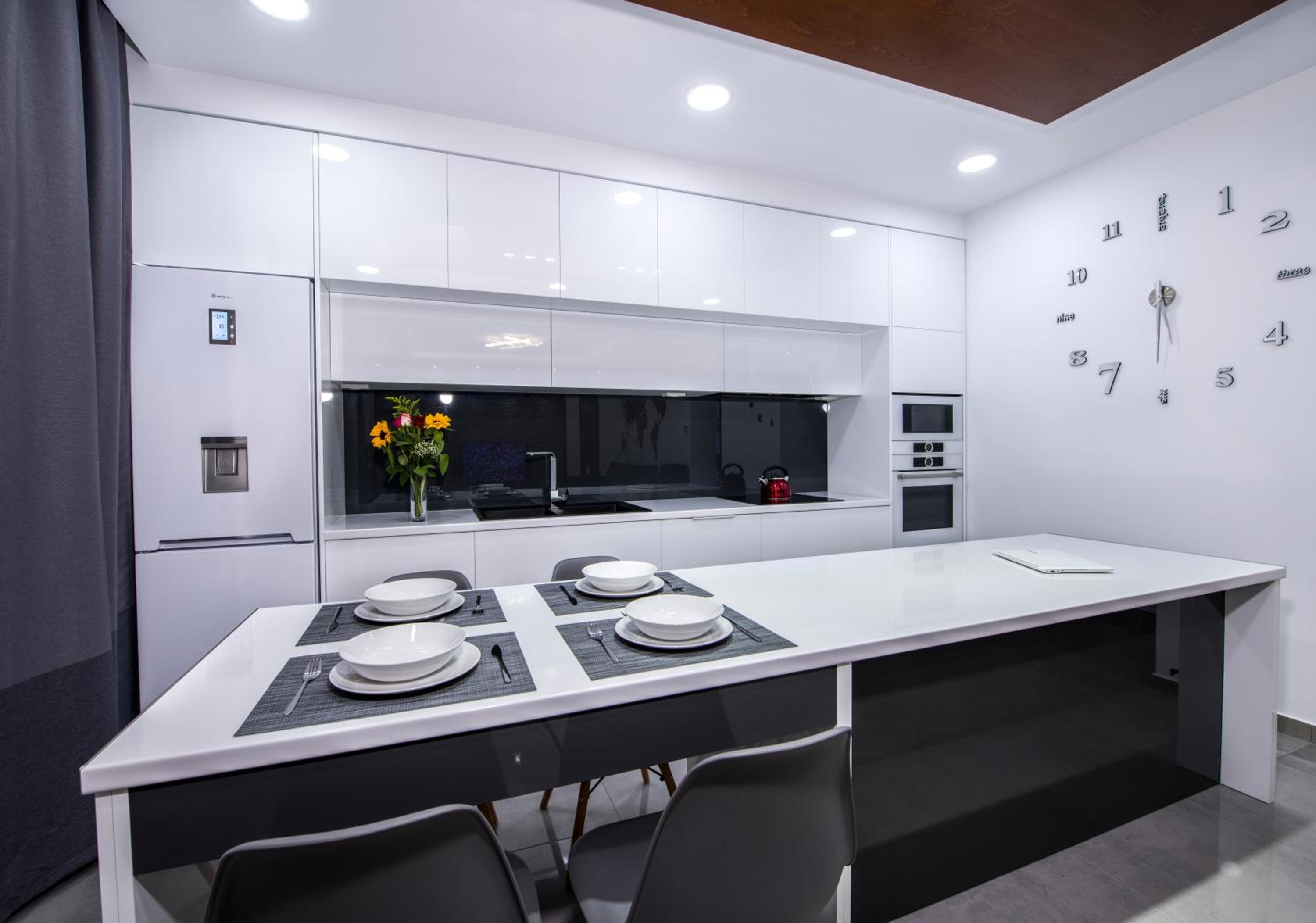 Twin's Home Luxury Suites photo 5