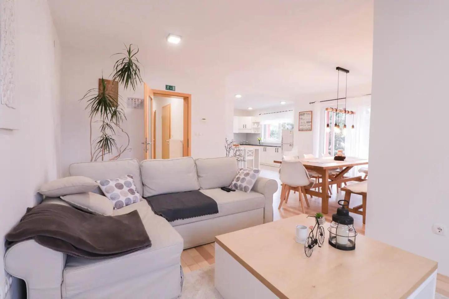 House Eden with Mountain Views view 4