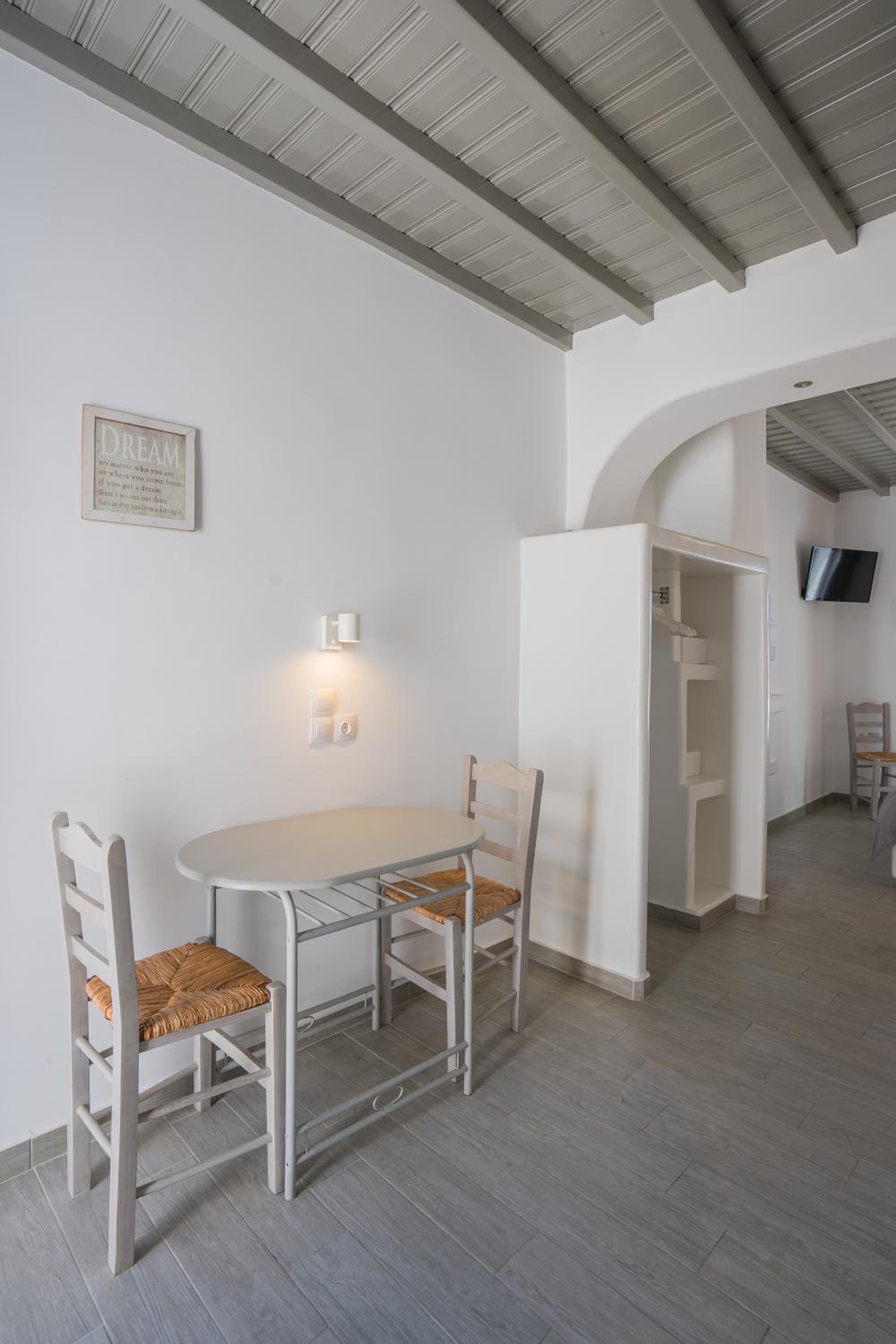 Zisis Pension