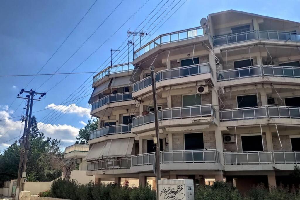 Luxurious apartment close to the beach and airport view 4