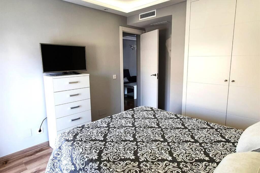 Modern Two Bedroom Apartment in Marbella Centre view 4