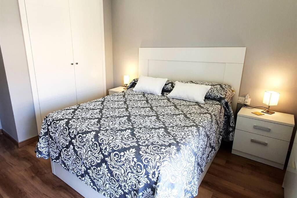 Modern Two Bedroom Apartment in Marbella Centre view 2