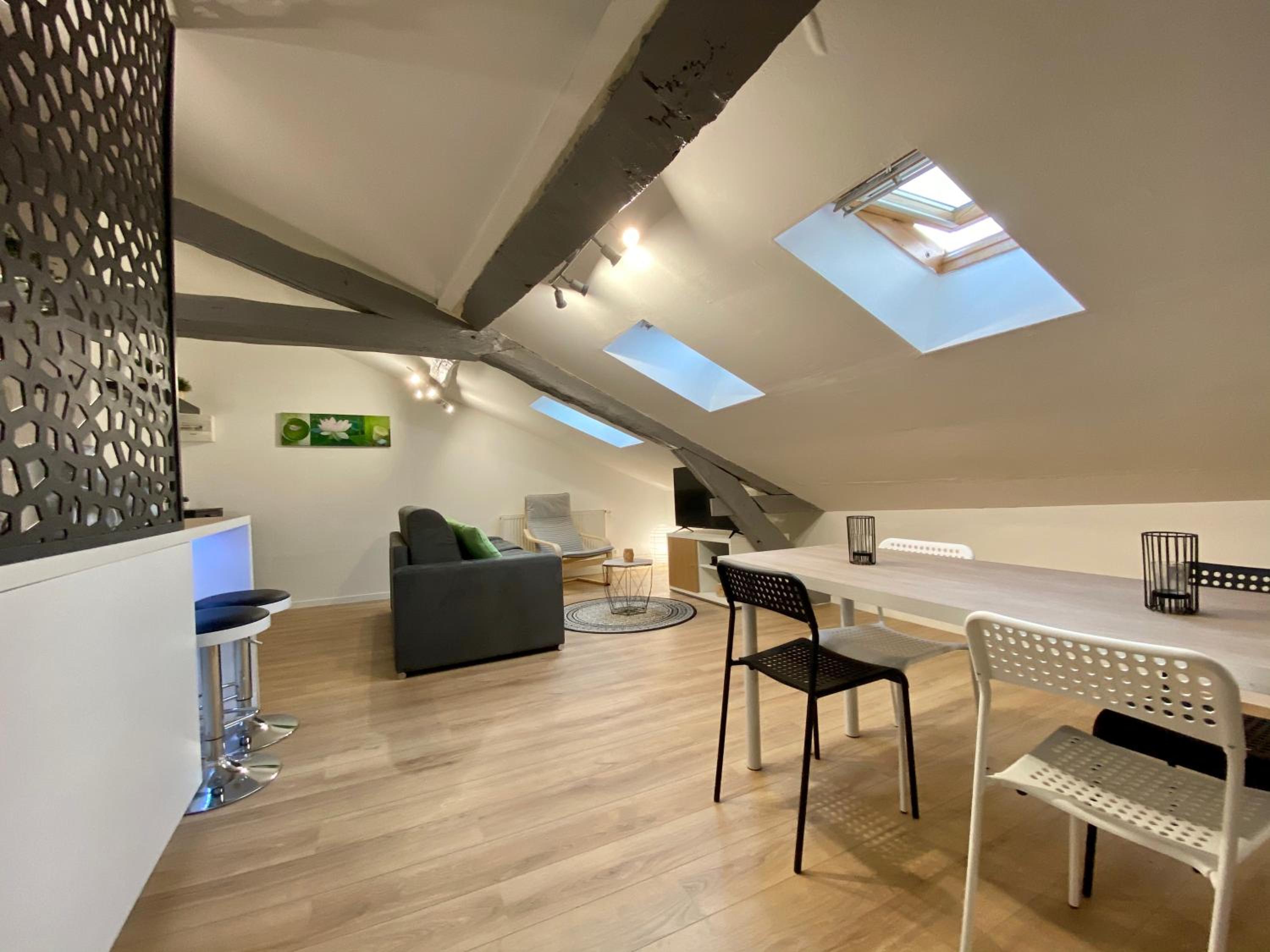 LE MOBILE - Climatisé - Proche de la gare - Centre ville-PROPERTY RENTAL NM view 4