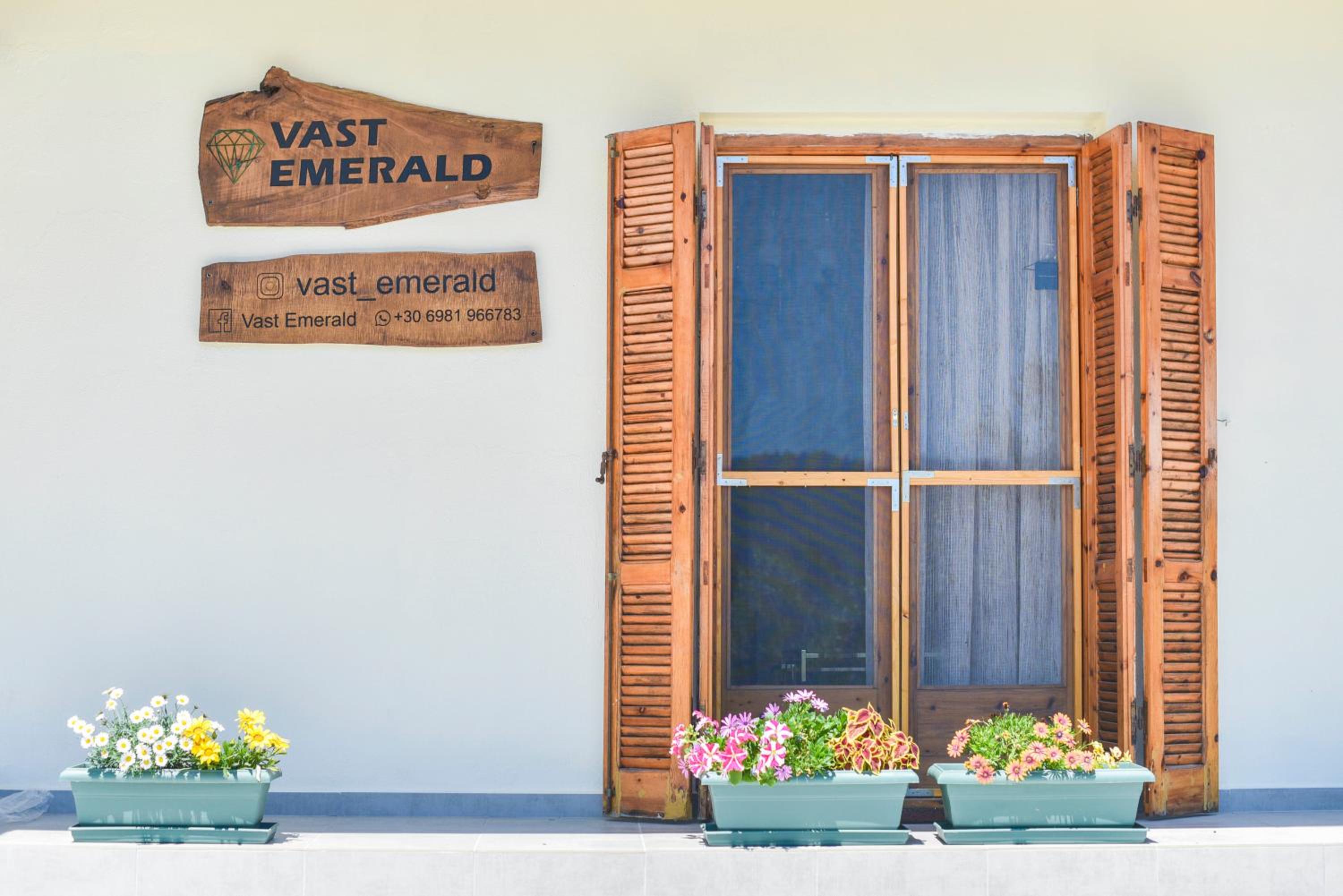 Vast Emerald, the only house in Kavourotrypes view 3
