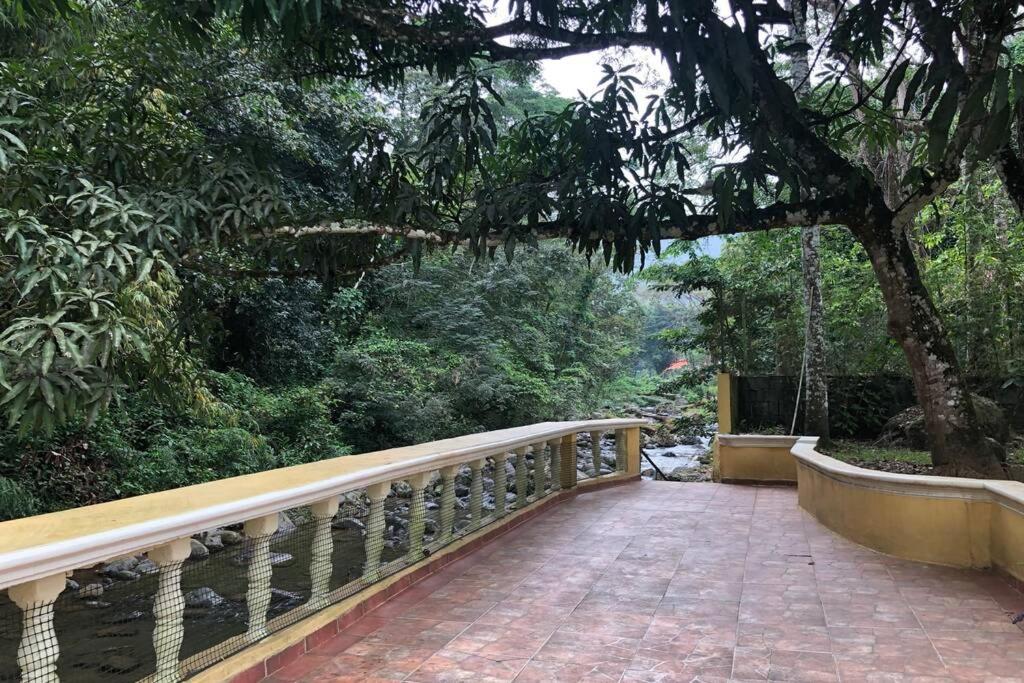 Acogedora Casa Rural en plena naturaleza frente al Río con piscina Bonao