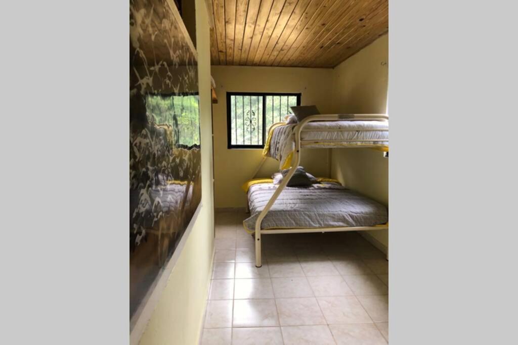 Acogedora Casa Rural en plena naturaleza frente al Río con piscina Bonao