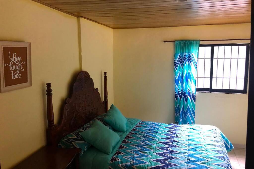 Acogedora Casa Rural en plena naturaleza frente al Río con piscina Bonao