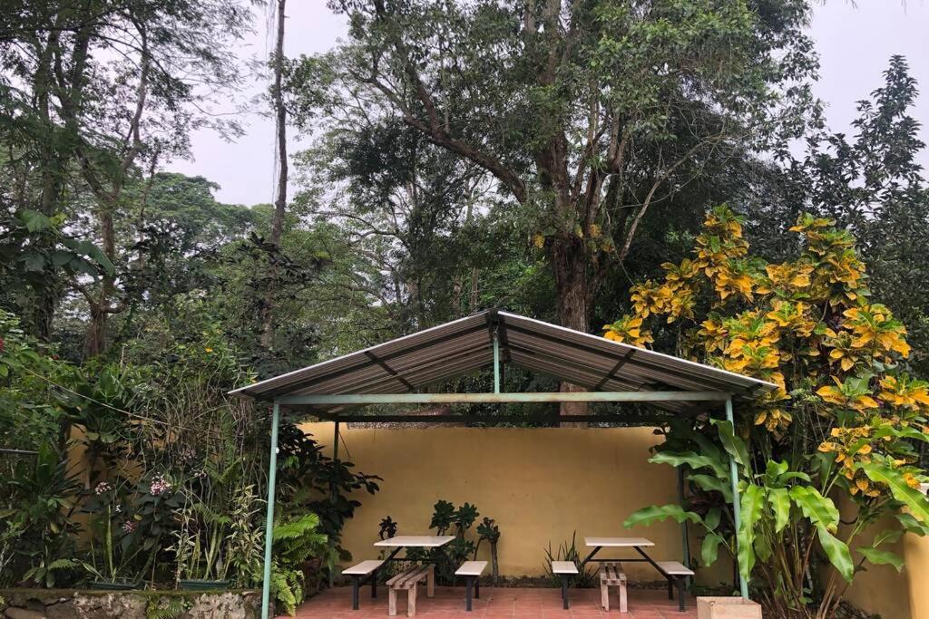 Acogedora Casa Rural en plena naturaleza frente al Río con piscina Bonao