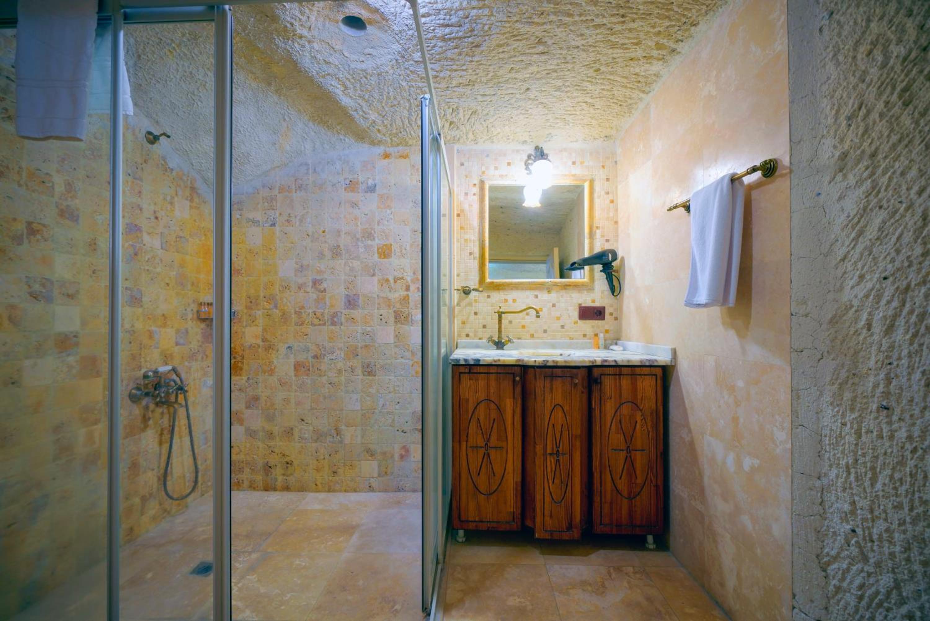 Elysee Cave House - Image 64