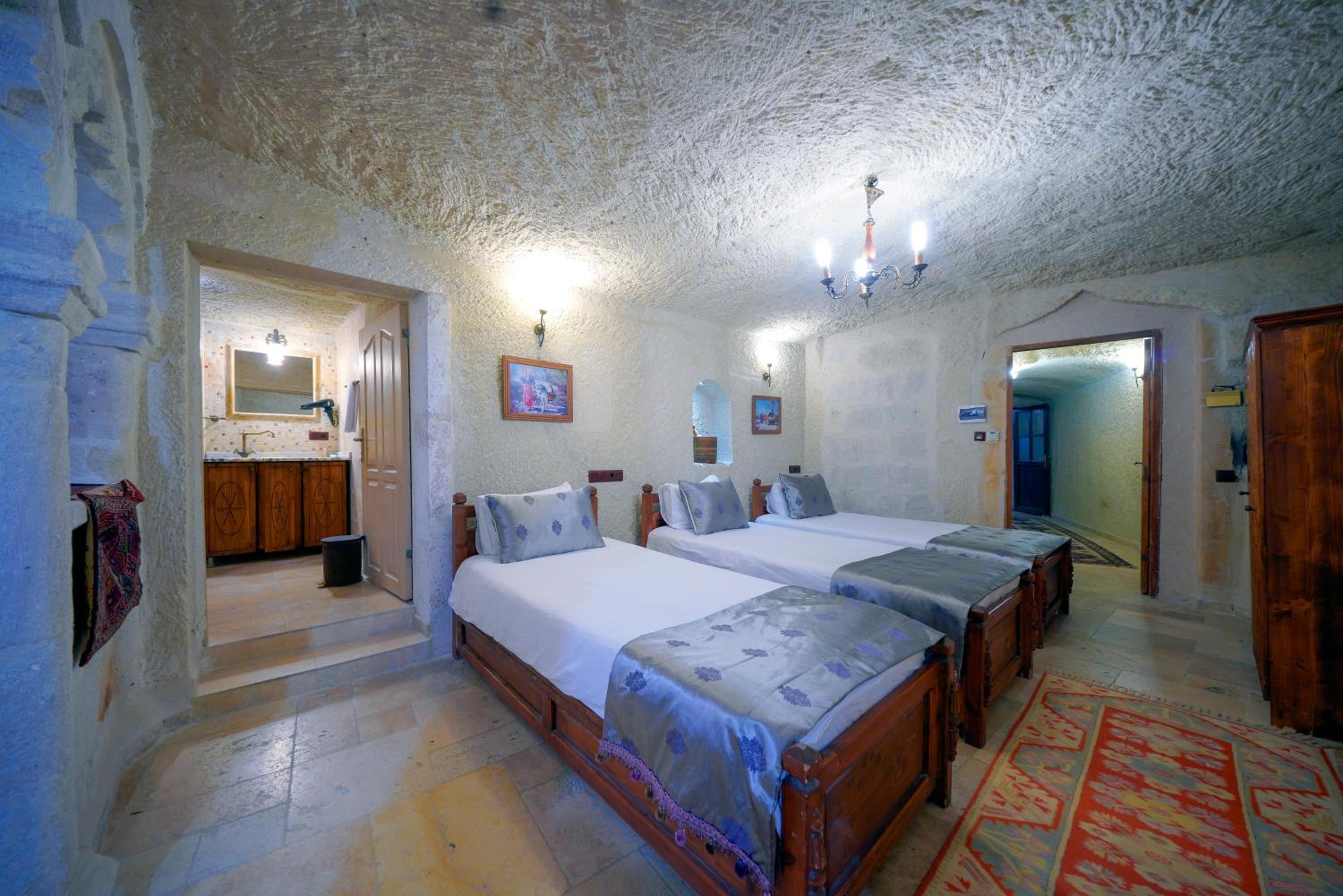 Elysee Cave House - Image 183