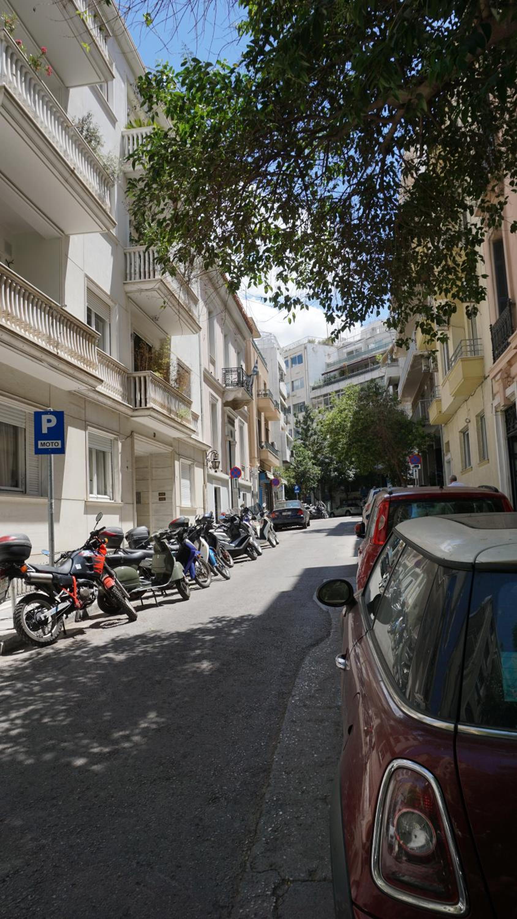 A few steps away from Syntagma and Plaka by Athenian Homes