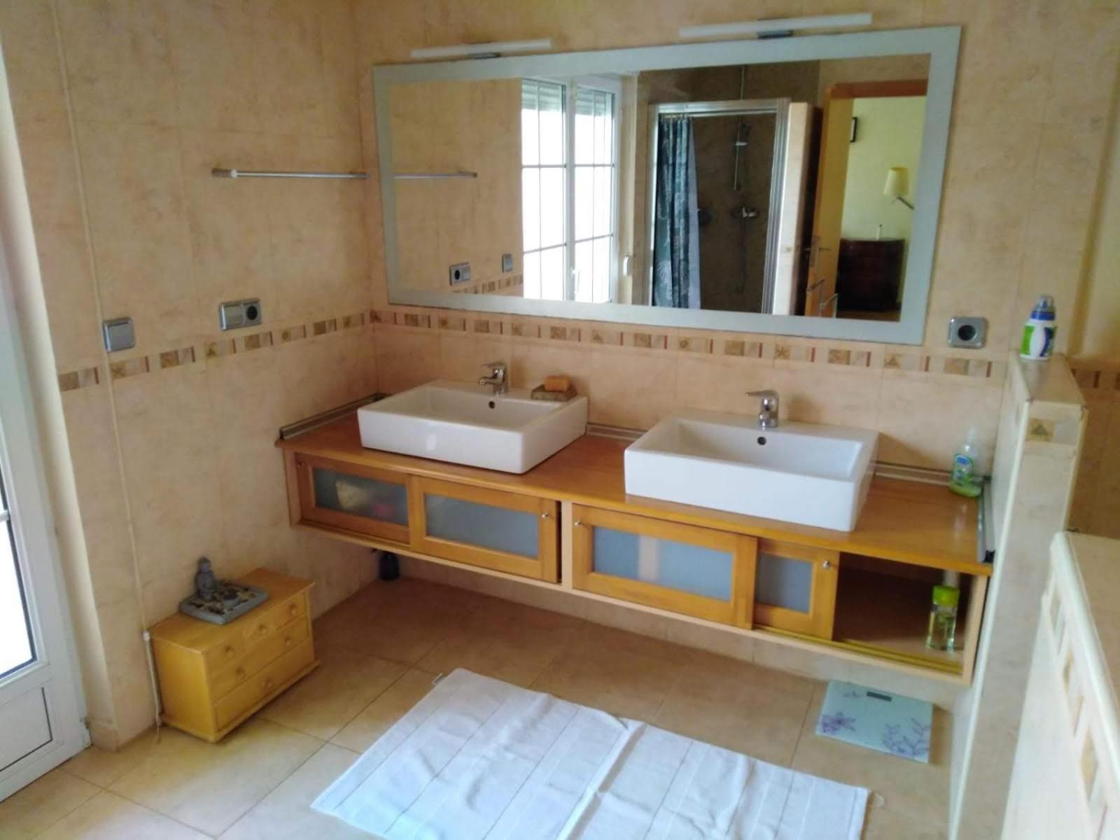 Estrella Del Mar Tranquil and spacious villa, convenient location 3-5 mins' walk to all amenities view 3