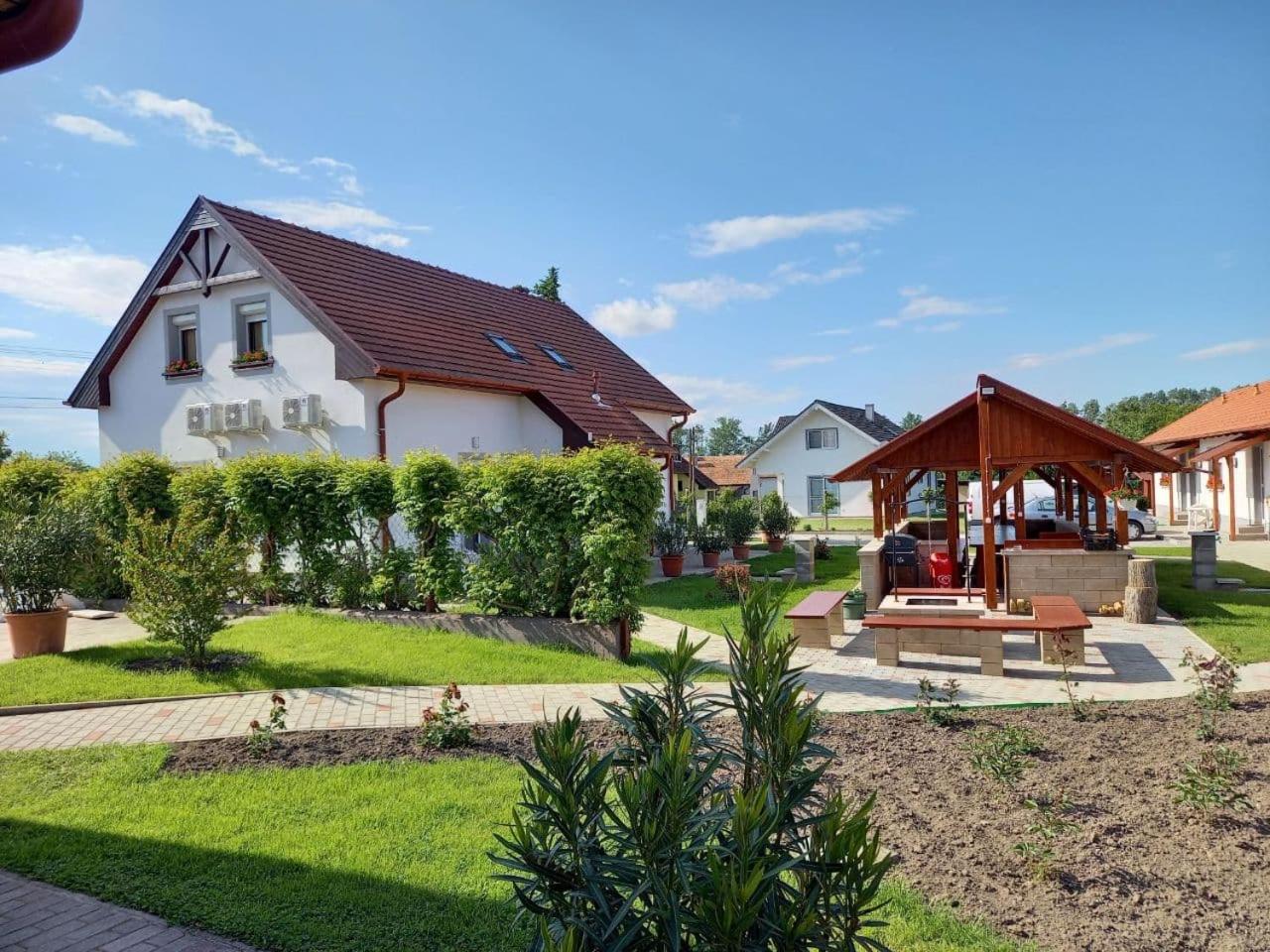 Kertész Apartmanok